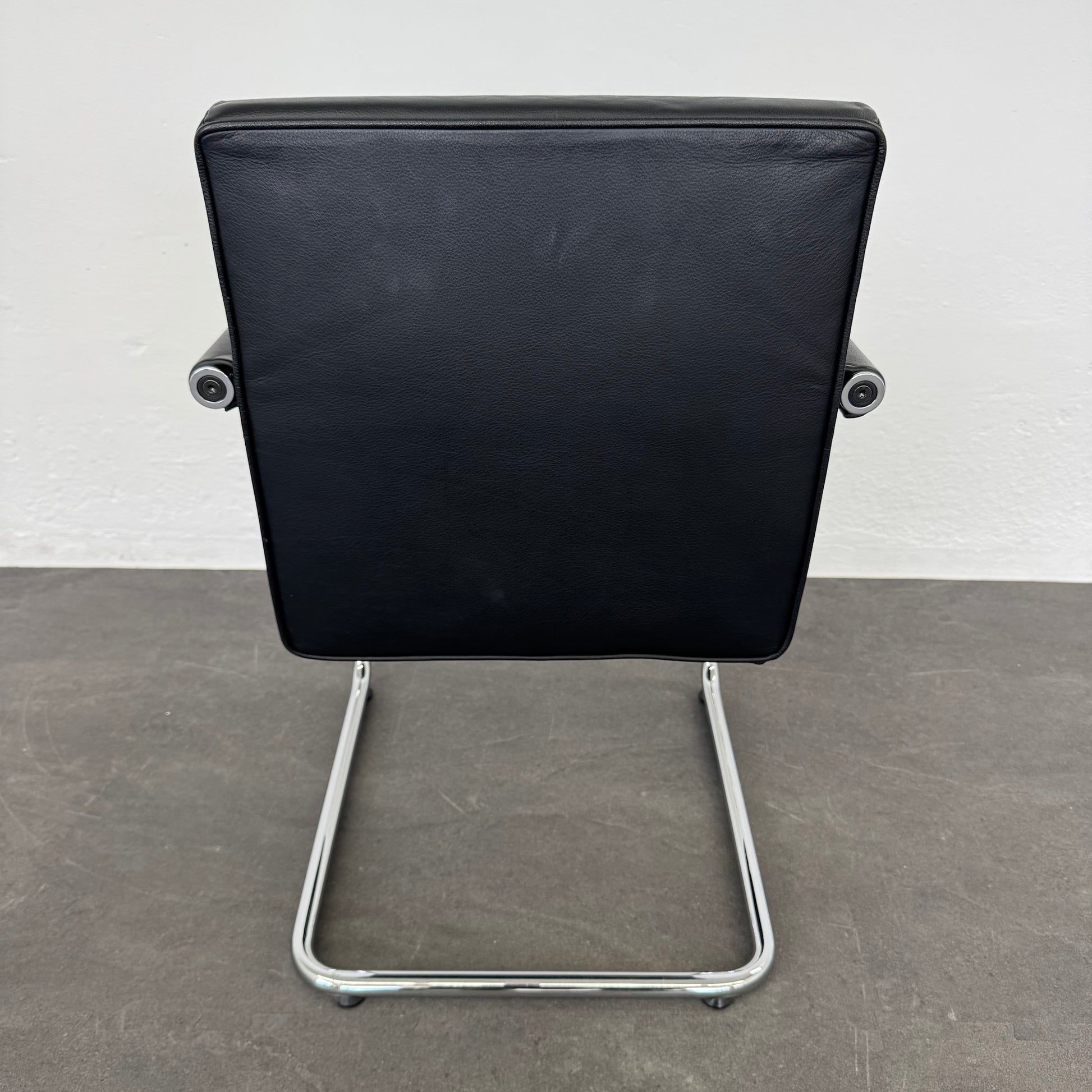 Vitra Visasoft Freischwinger Ansicht von hinten