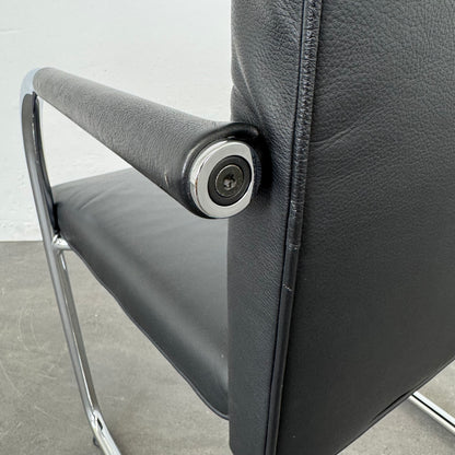 Vitra Visasoft Freischwinger Amlehne mit Schaden links