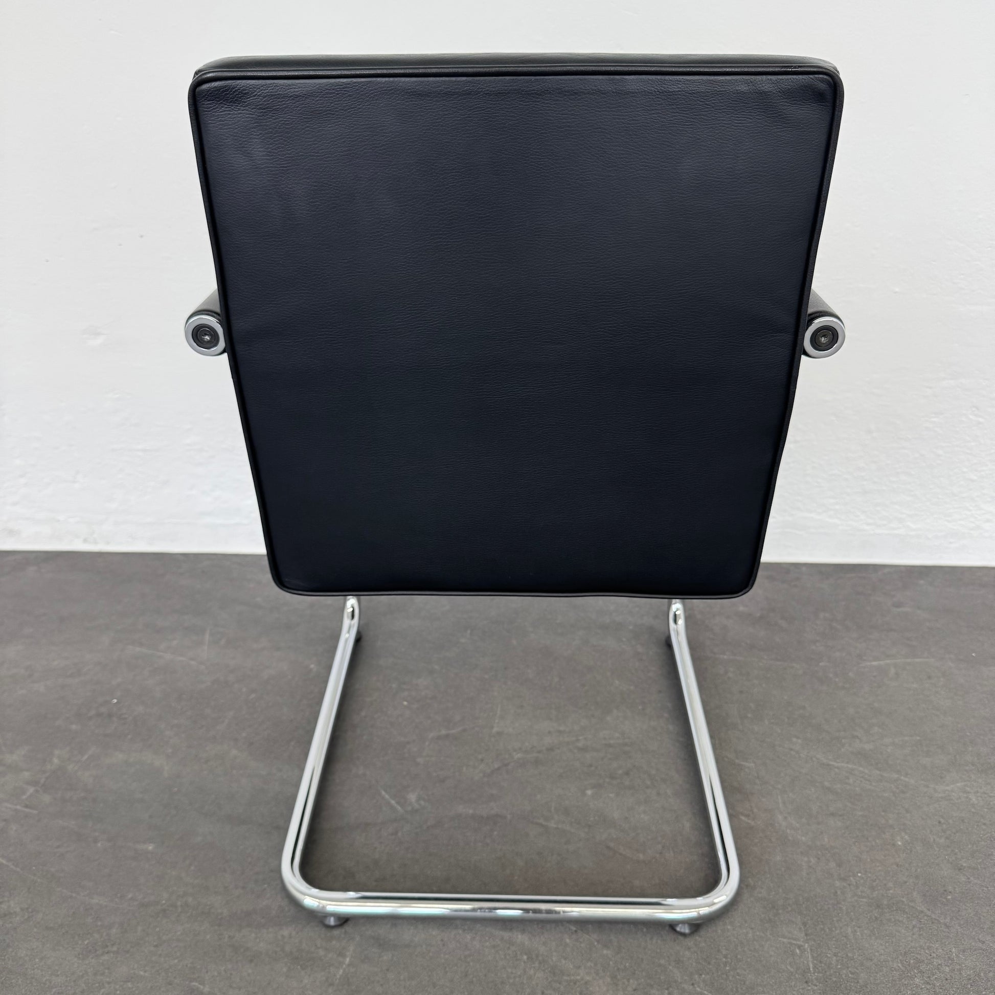 Vitra Visasoft Freischwinger Ansicht von hinten