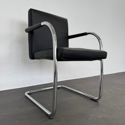 Vitra Visasoft Freischwinger seitliche Ansicht von links