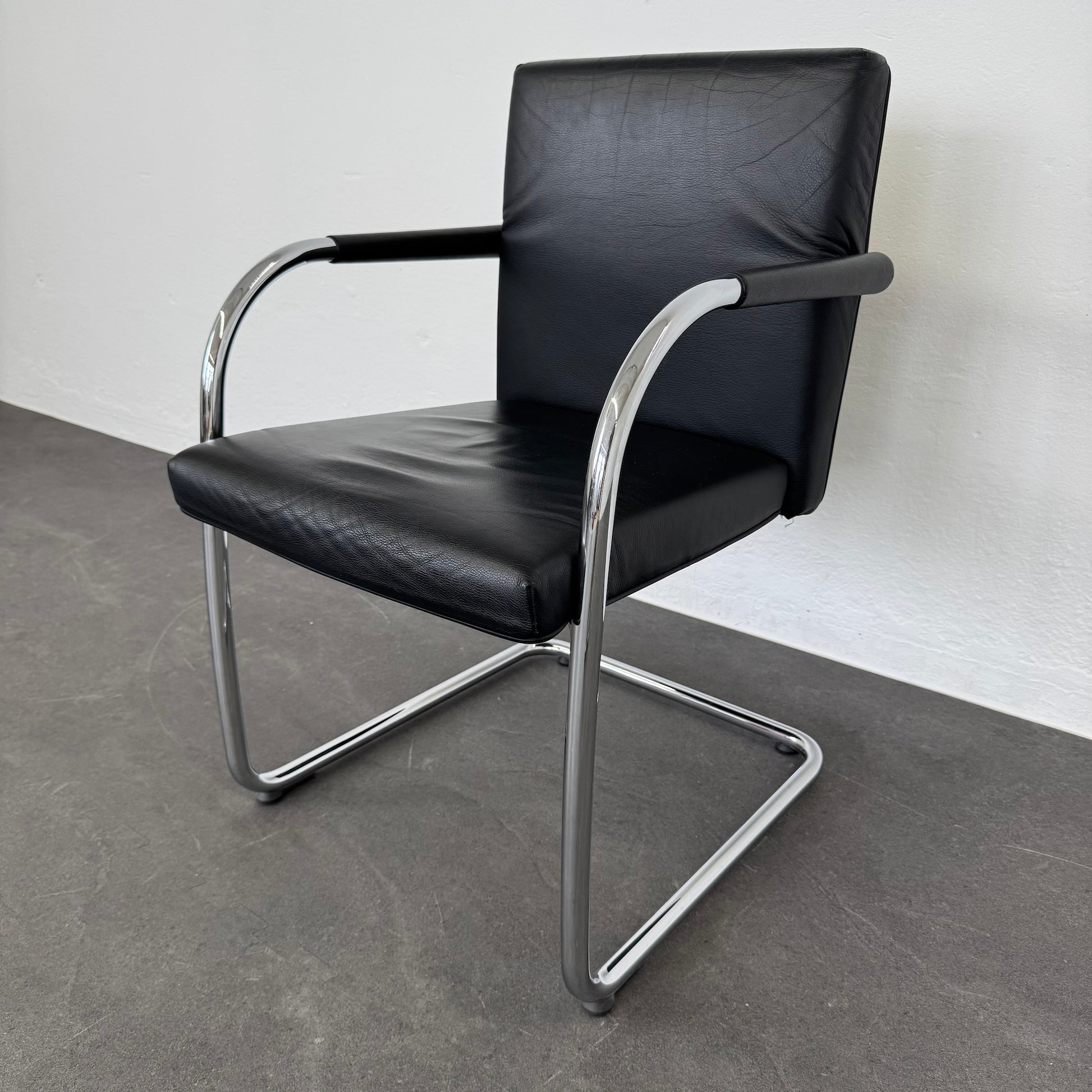 Vitra Visasoft Freischwinger seitliche Ansicht
