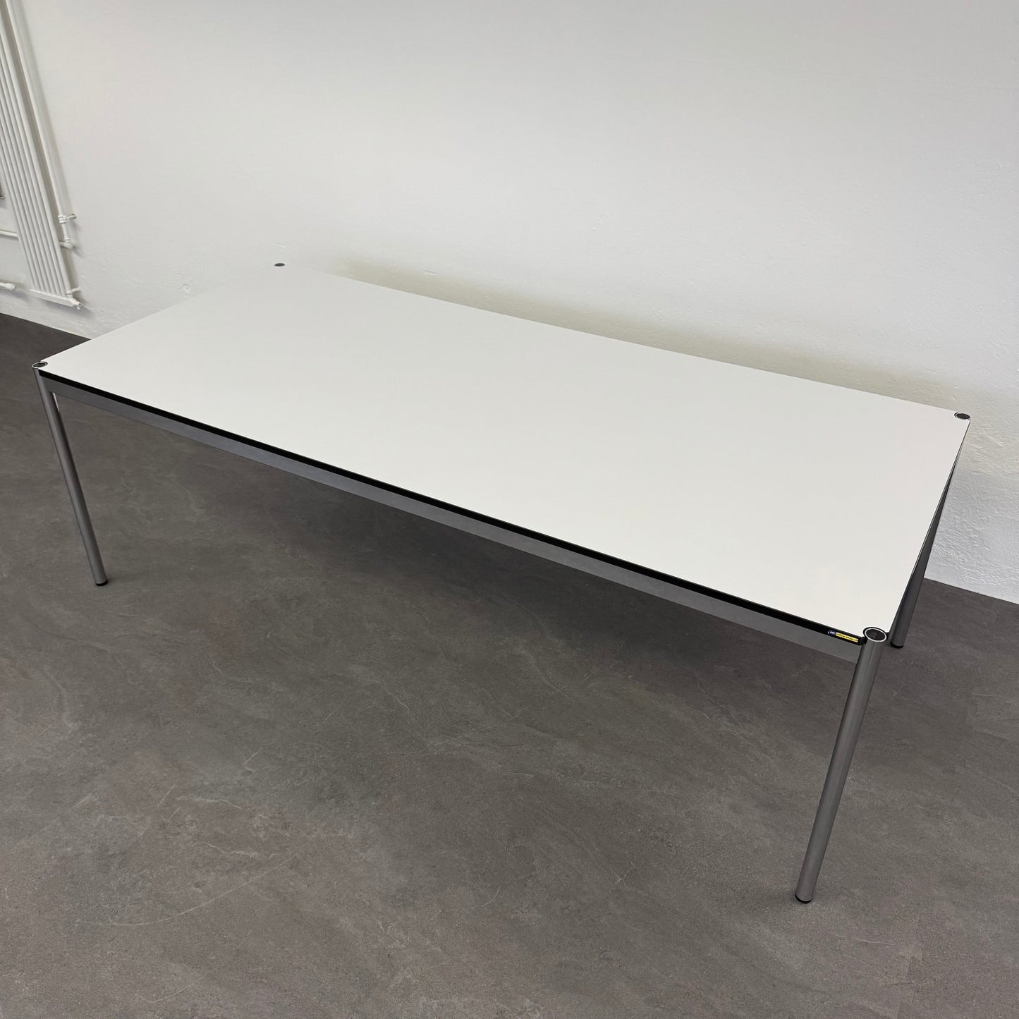 USM Haller Classic Sitzungstisch mit Gestell chrom glanz