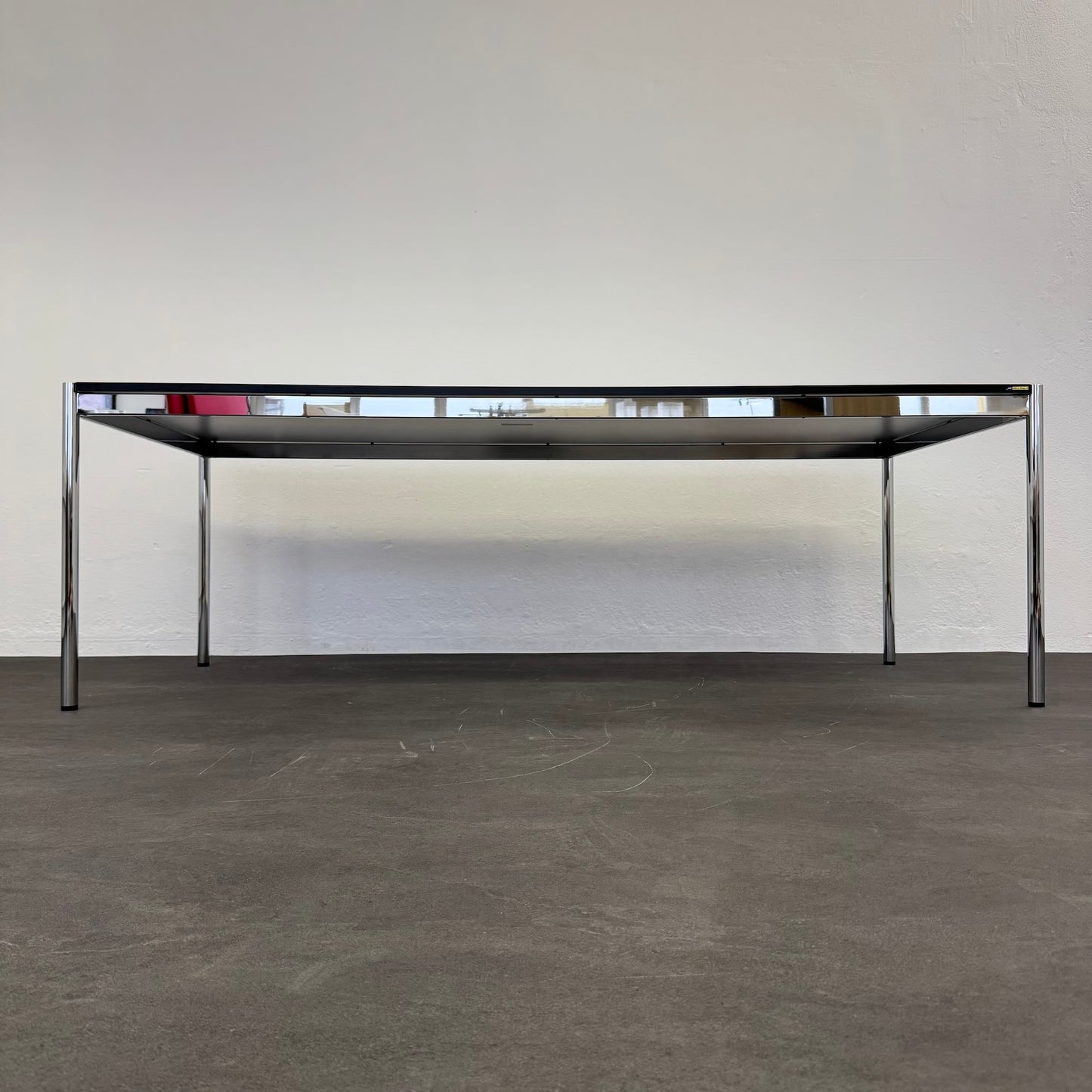 USM Haller Classic Sitzungstisch Ansicht von unten