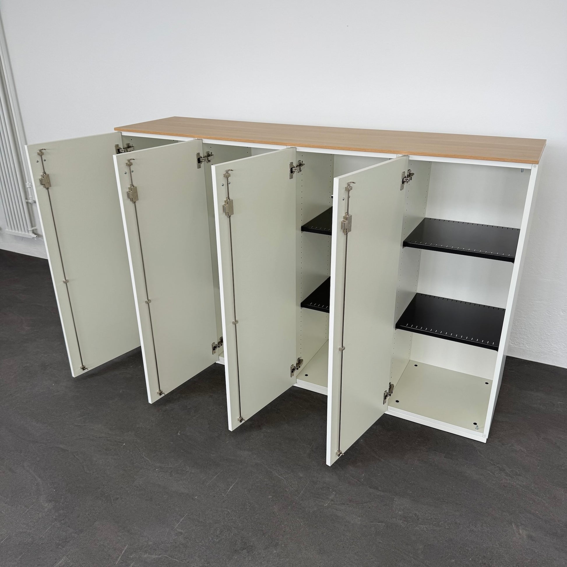 König + Neurath ACTA Classic Flügeltür-Aktenschrank alle Türen offen