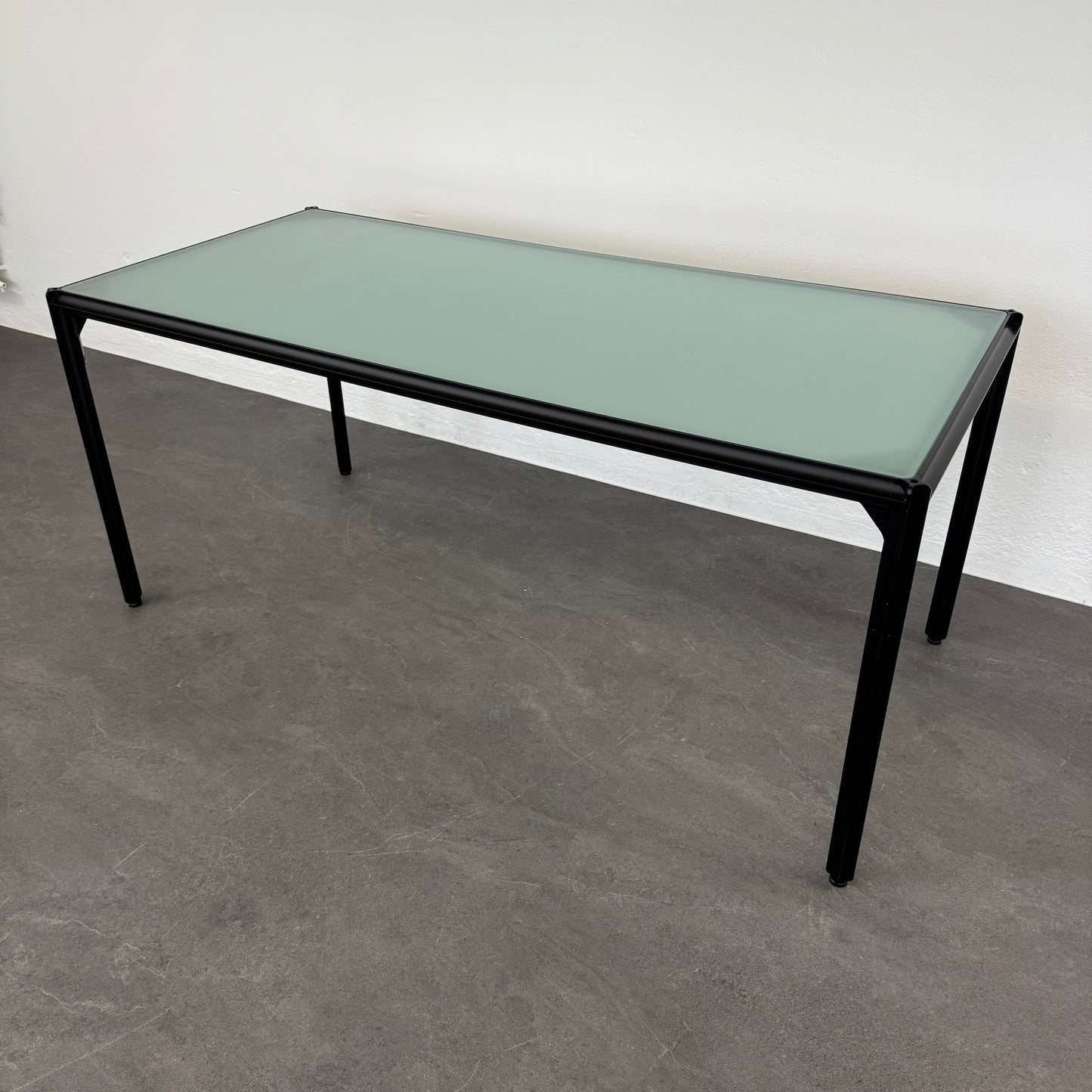 Vintage Design Bauhaus Style Besprechungstisch mit Gestell schwarz