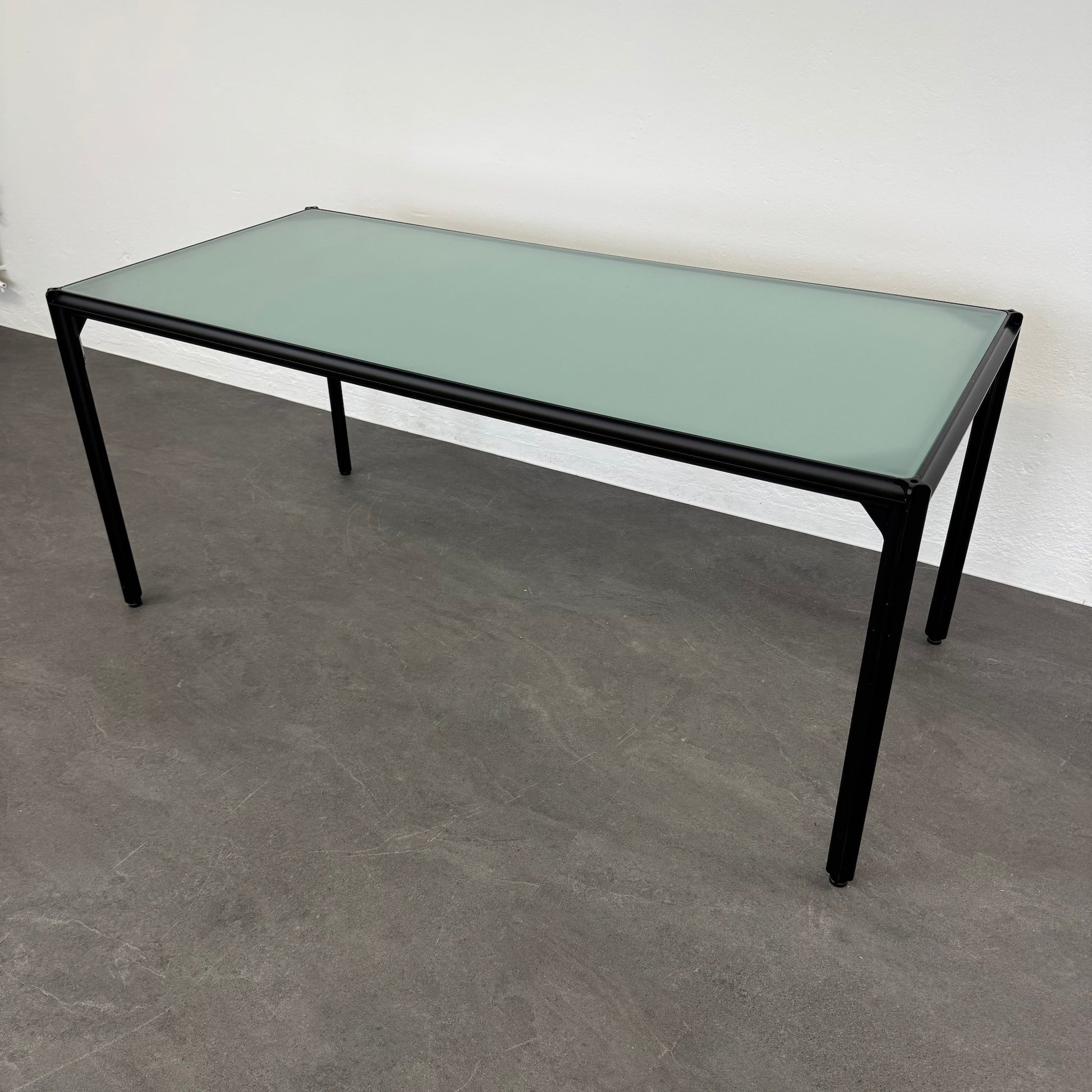 Vintage Design Bauhaus Style Besprechungstisch mit Gestell schwarz