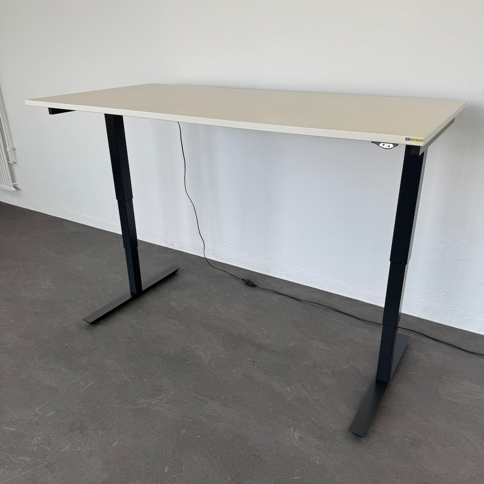 Interoffice Sitz-Steh-Schreibtisch ganz oben