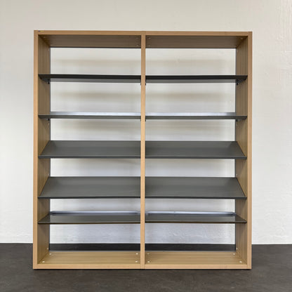 Gehri FlyBye Präsentations-Regal Ansicht von unten