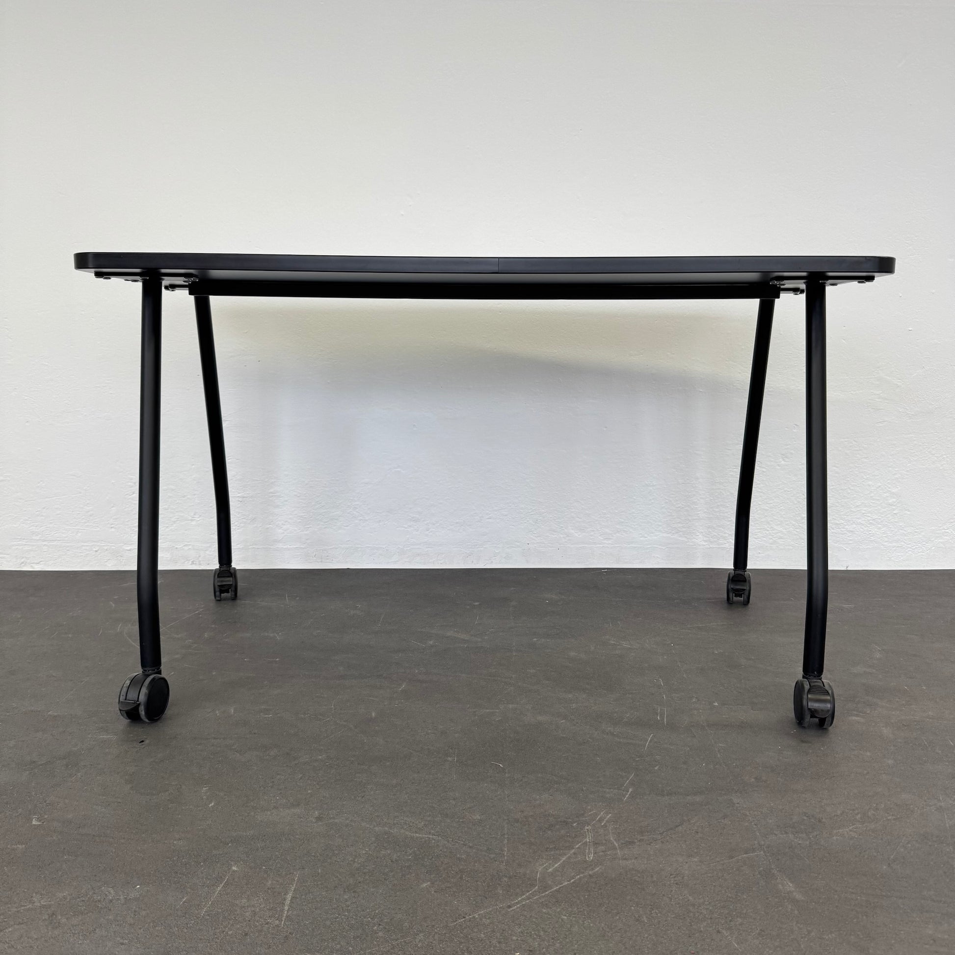 Steelcase Education Roll-Schreibtisch von unten