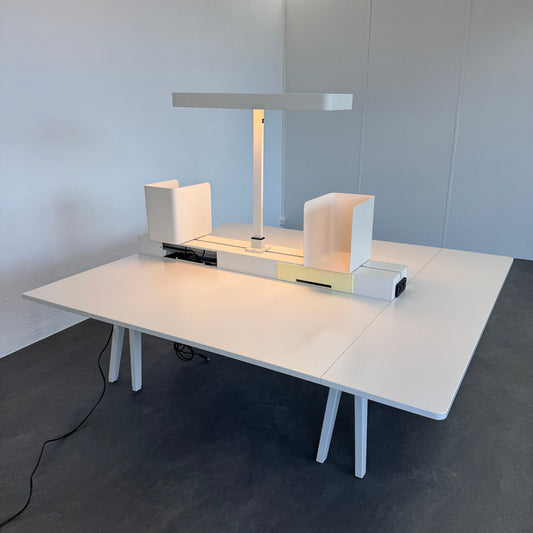 Vitra Joyn Workstation mit weisser Tischplatte