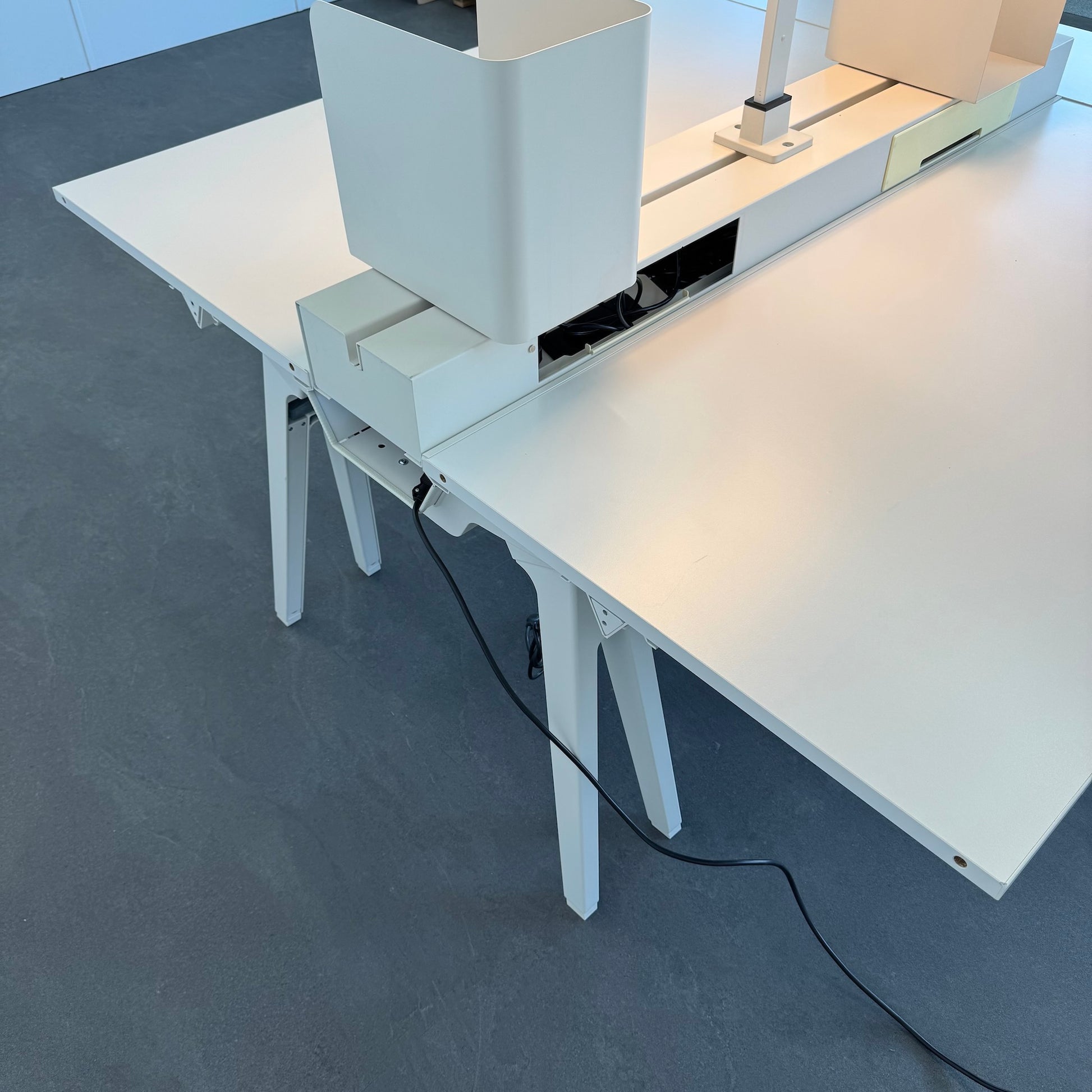 Vitra Joyn Workstation Endabschluss ohne Leiste