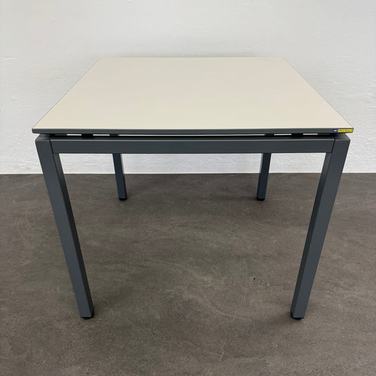 Lista Office Motion Sitzungstisch Tischplatte Weiss mit anthraziter Kante