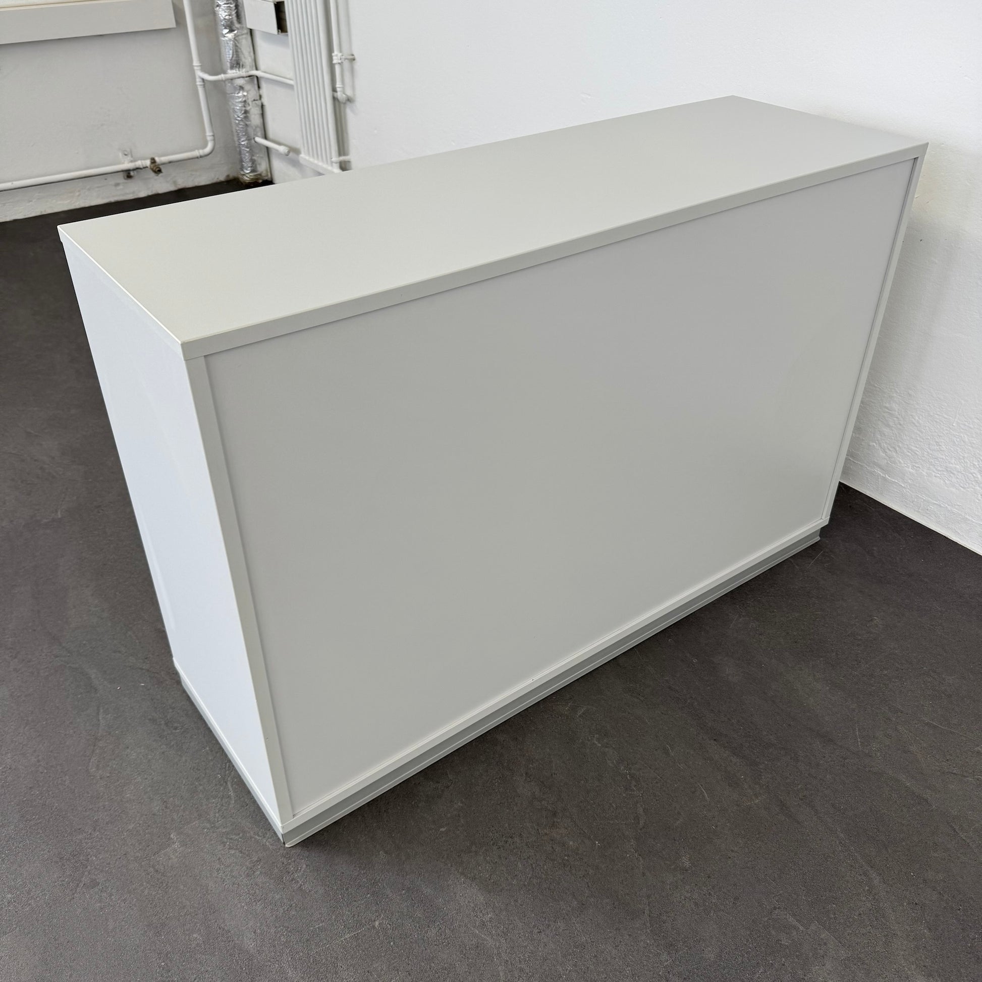 Echo Classic Lateralschrankschrank Ansicht von hinten