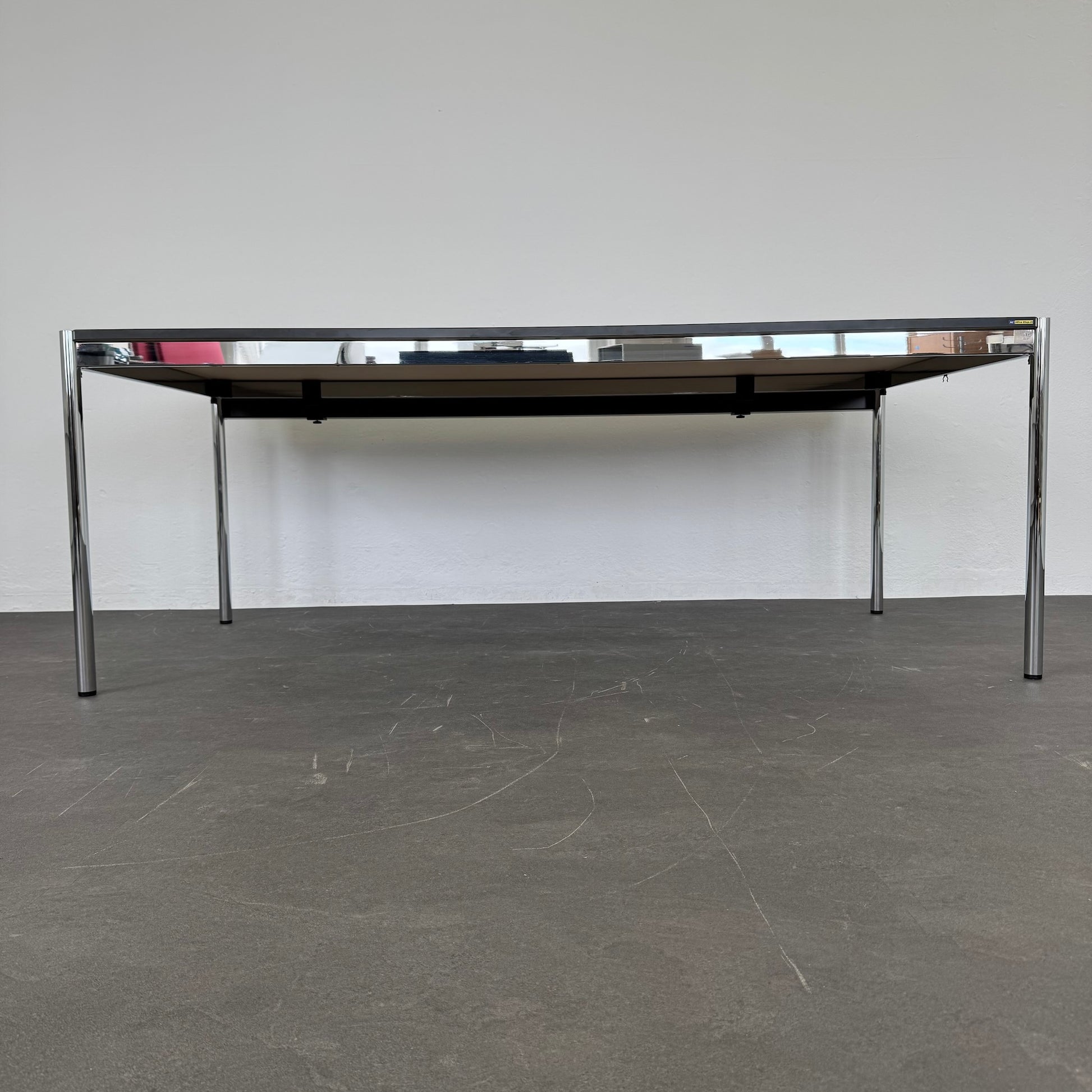 USM Haller Classic Schreibtisch Ansicht von unten