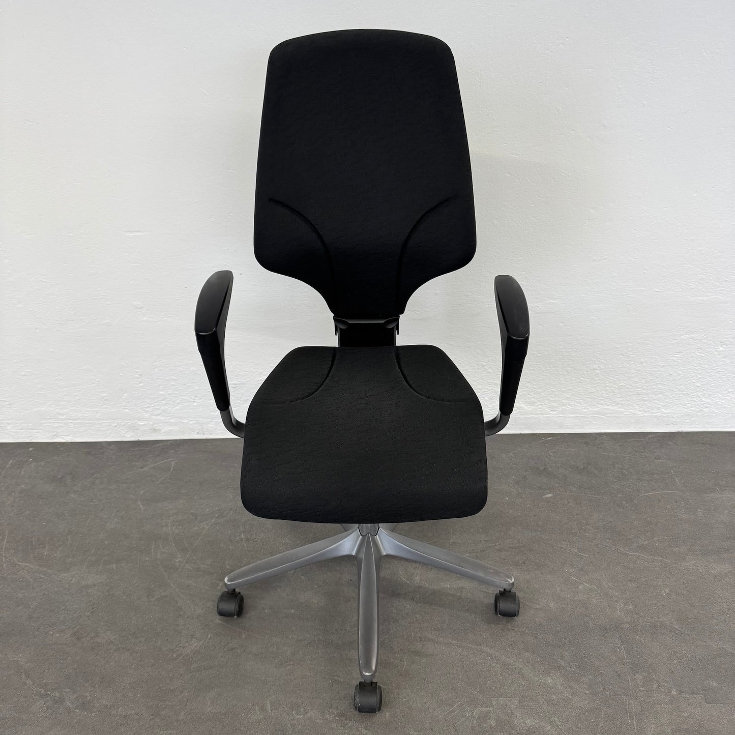 Giroflex G64 Bürodrehstuhl Stoffbezug Schwarz gemustert