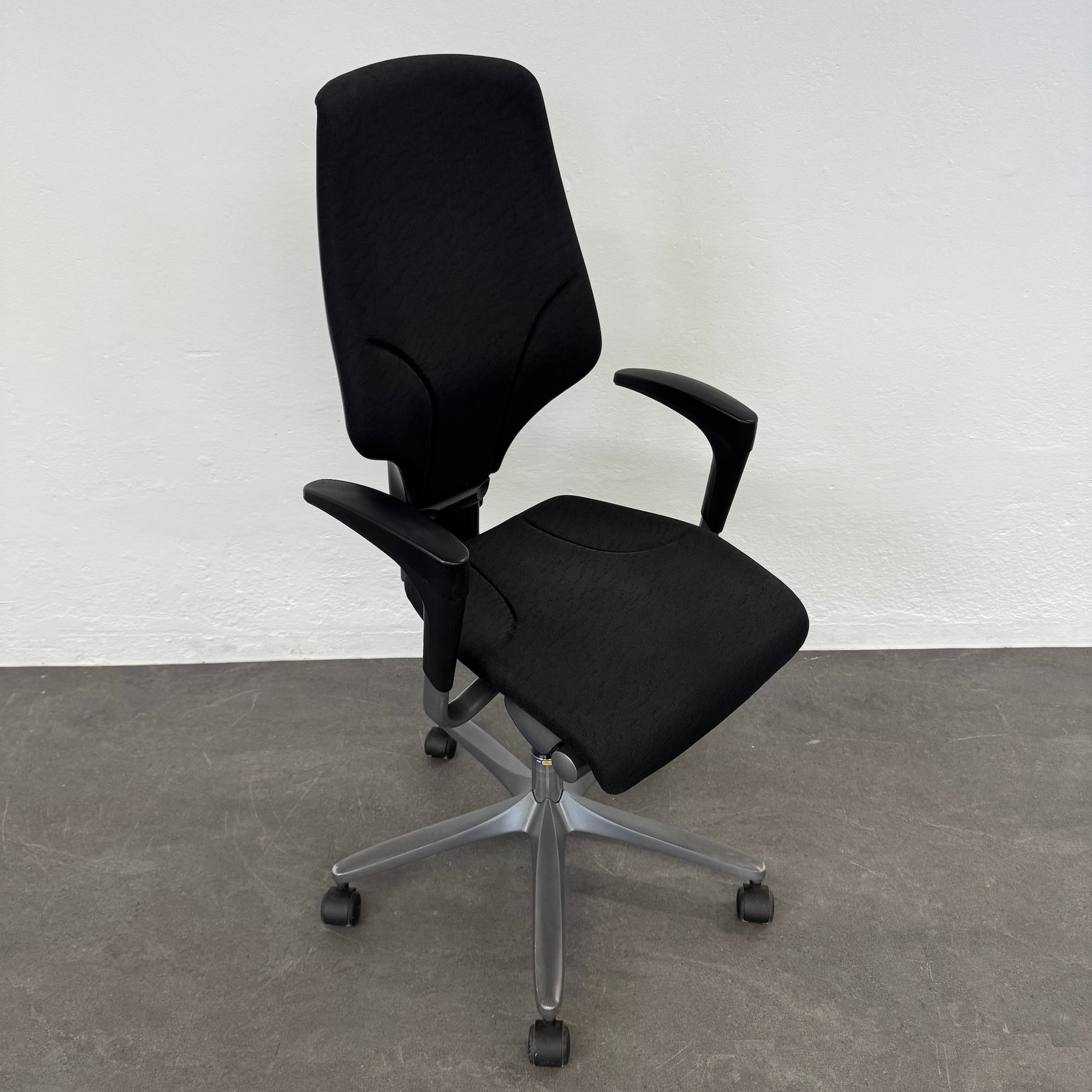 Giroflex G64 Bürodrehstuhl mit Armlehnen