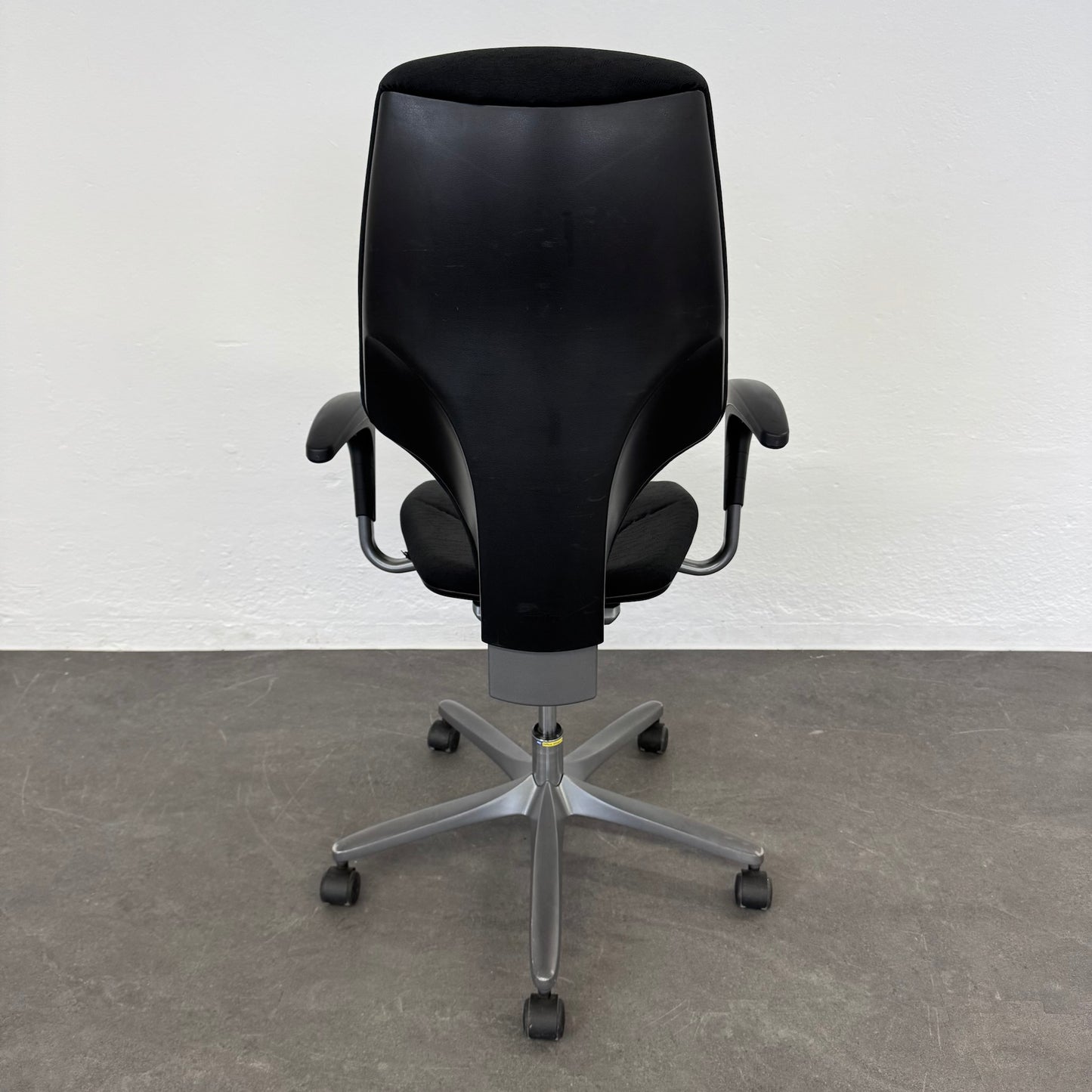 Giroflex G64 Bürodrehstuhl mit Synchronmechanik