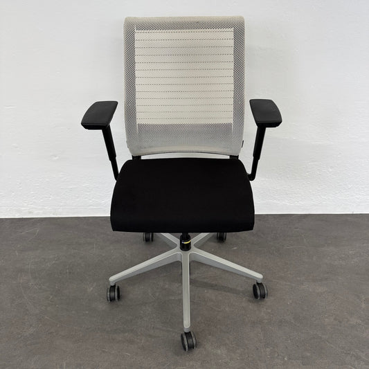 Steelcase Think Bürodrehstuhl mit Stoffbezug schwarz