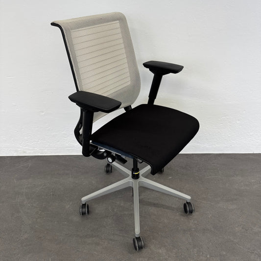 Steelcase Think Bürodrehstuhl mit Armlehnen