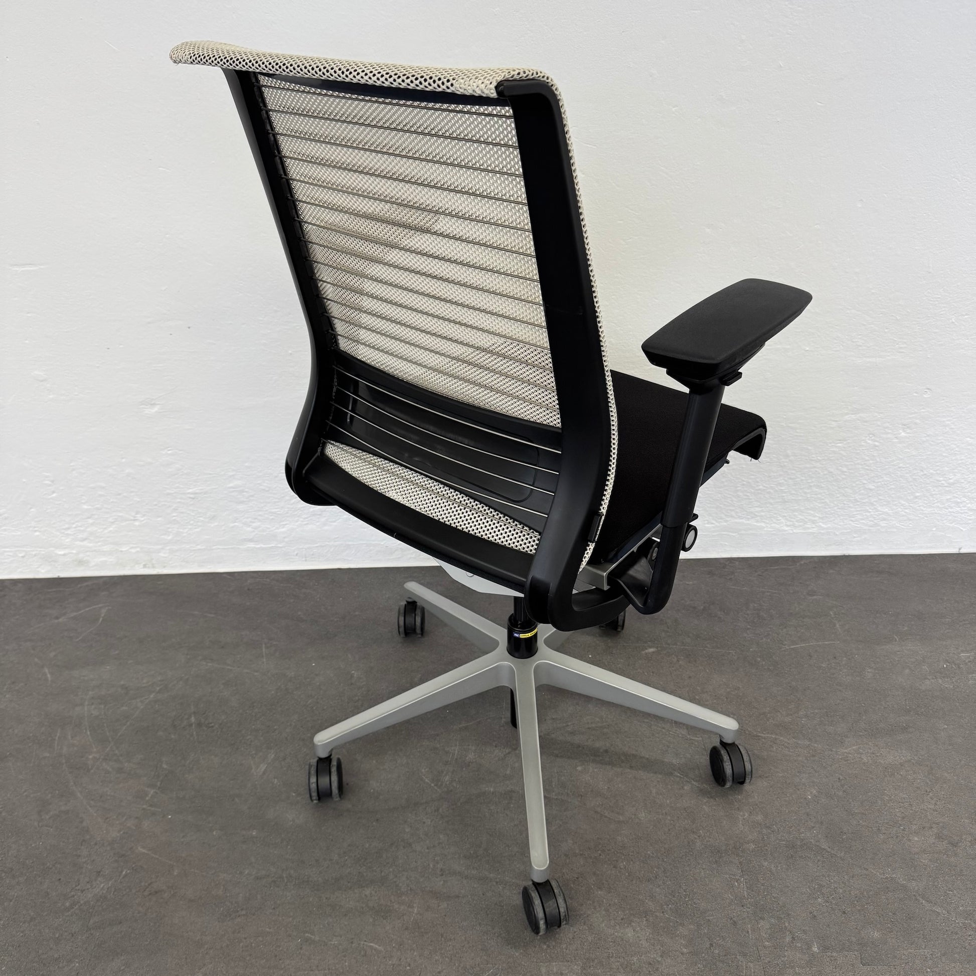 Steelcase Think Bürodrehstuhl mit Rückenlehne
