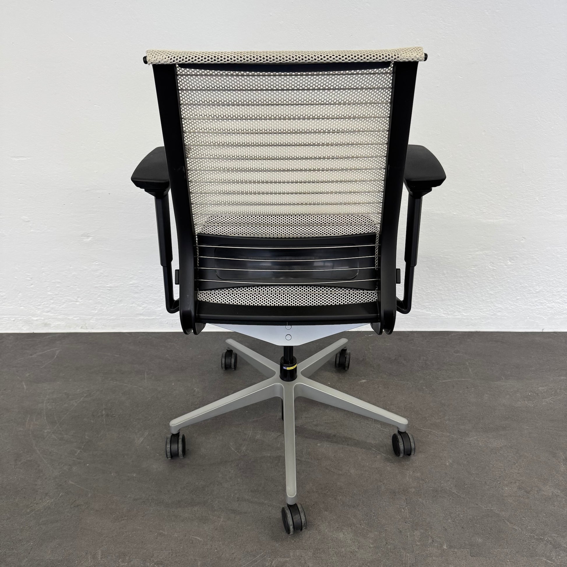 Steelcase Think Bürodrehstuhl mit Netzrücken