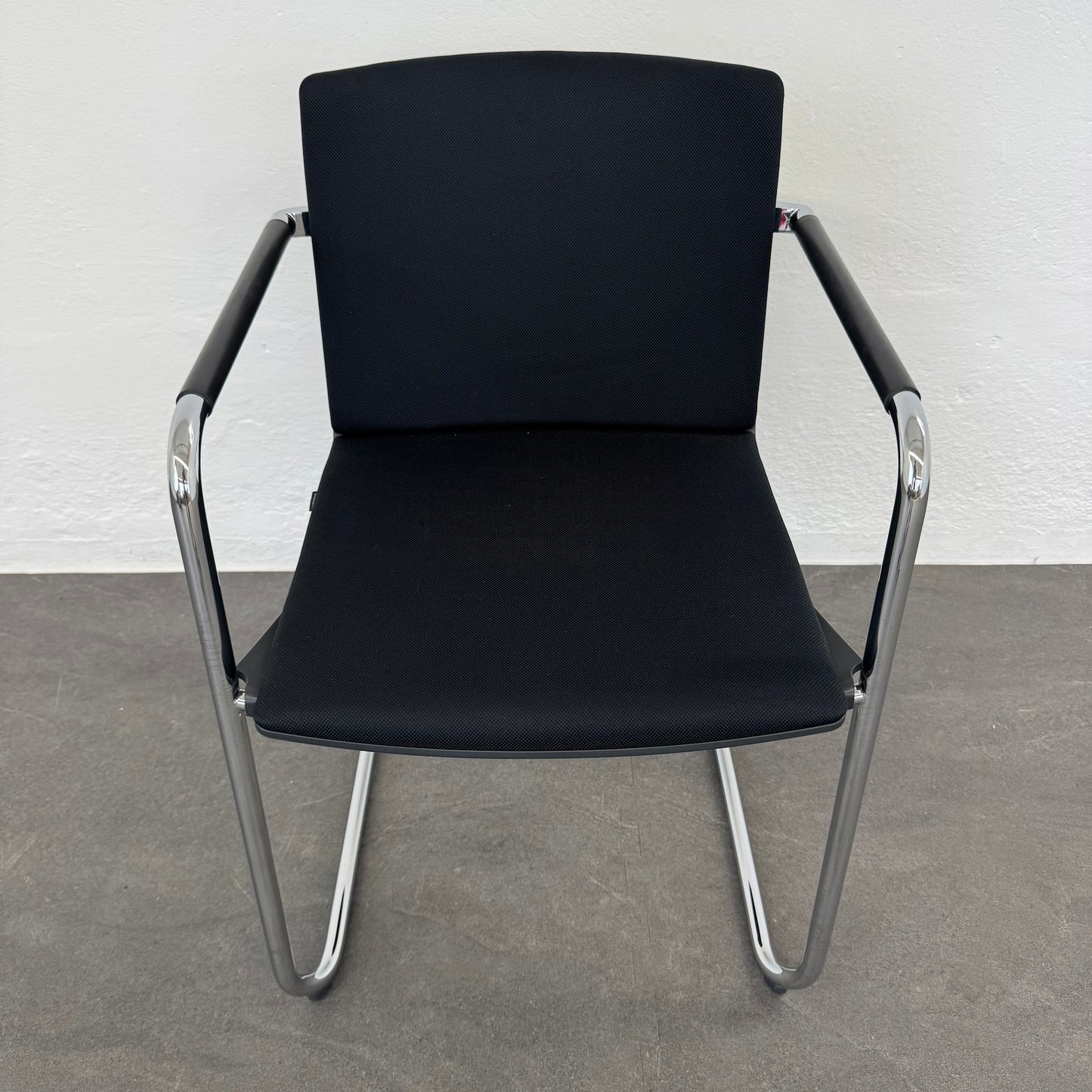 Wilkhahn Neos 183/3 Freischwinger mit Stoffbezug Schwarz