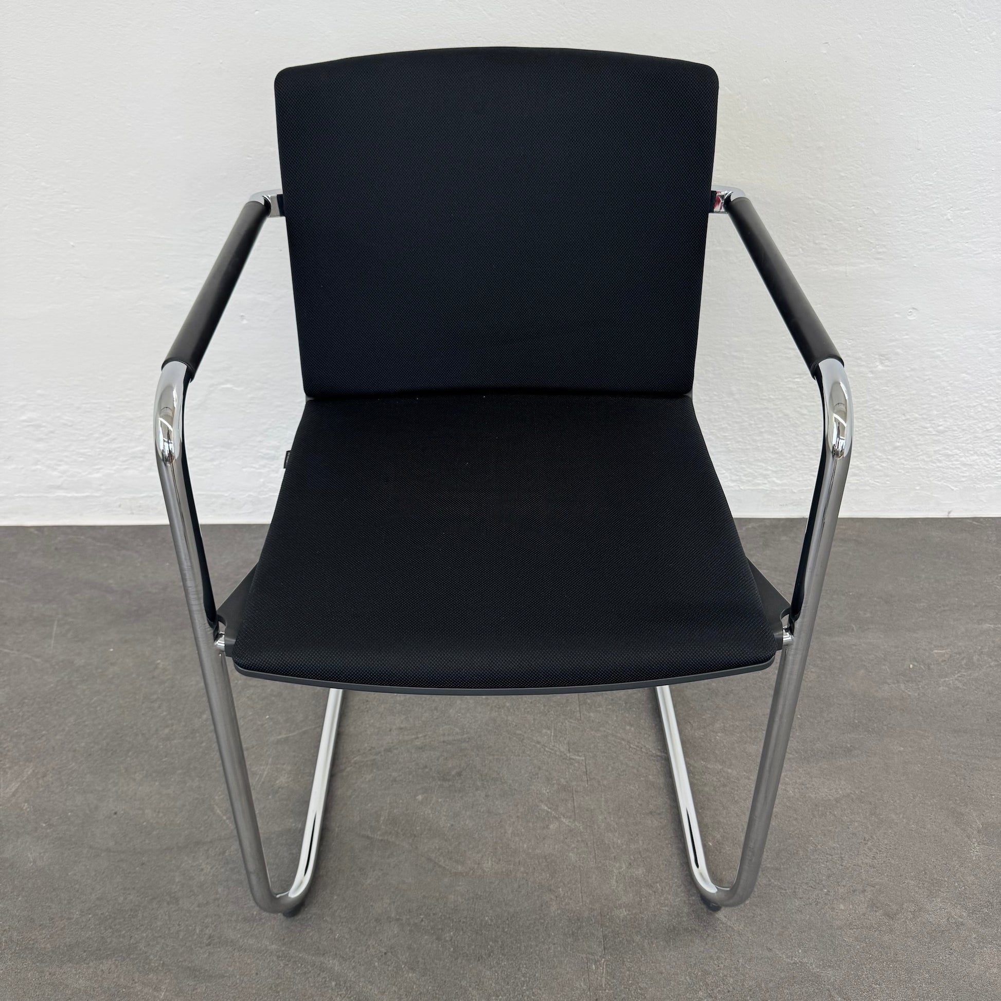 Wilkhahn Neos 183/3 Freischwinger mit Stoffbezug Schwarz