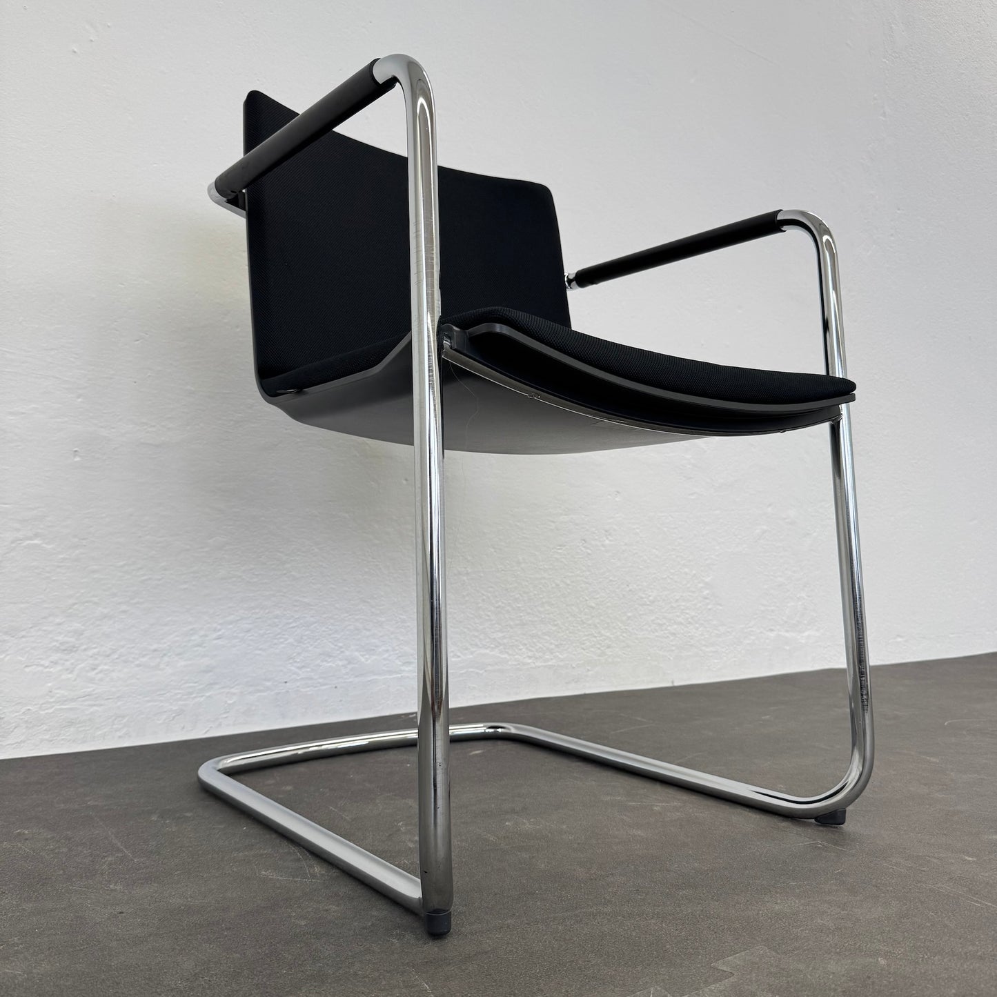 Wilkhahn Neos 183/3 Freischwinger seiliche Ansicht von links