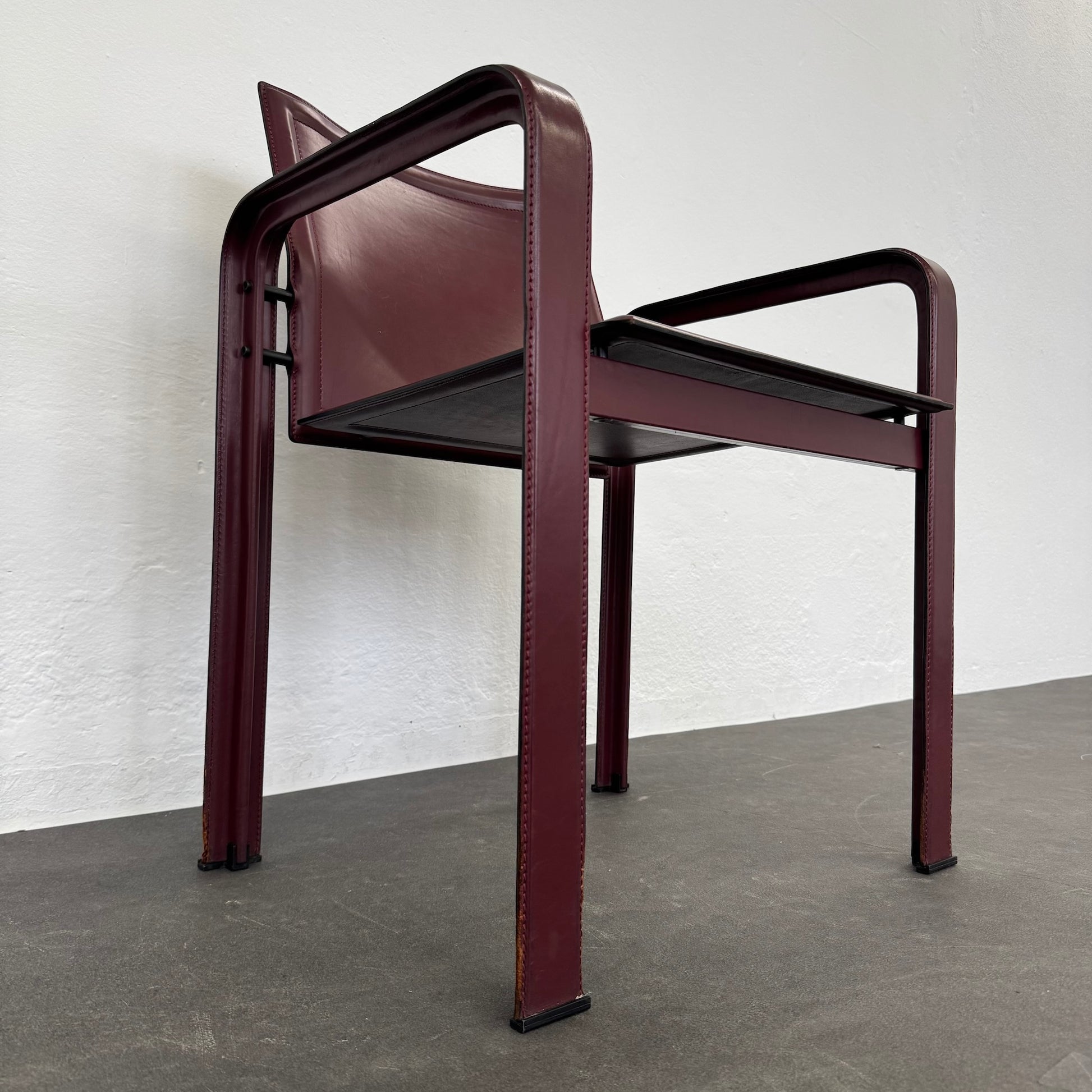 Matteo Grassi Vintage Leder Stuhl Ansicht von unten