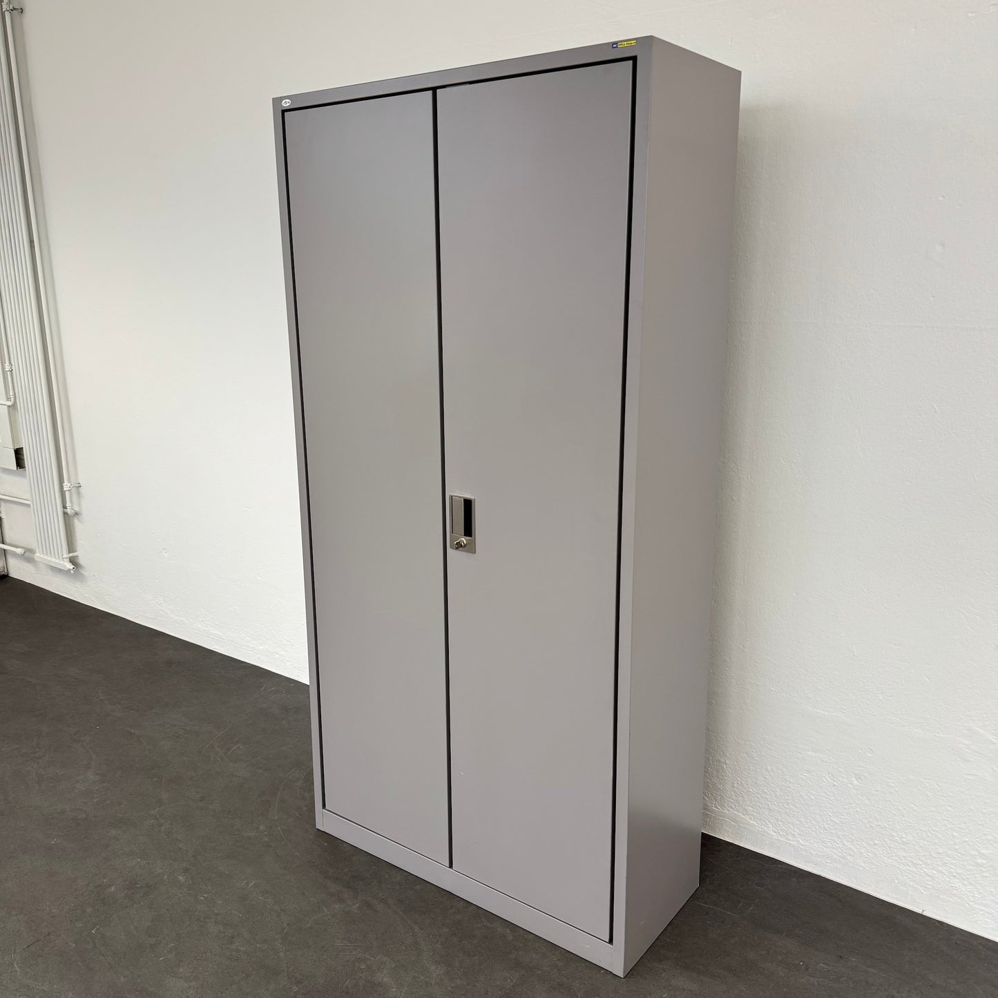 Lista Office Storage Flügeltür-Aktenschrank geschlossen von rechts