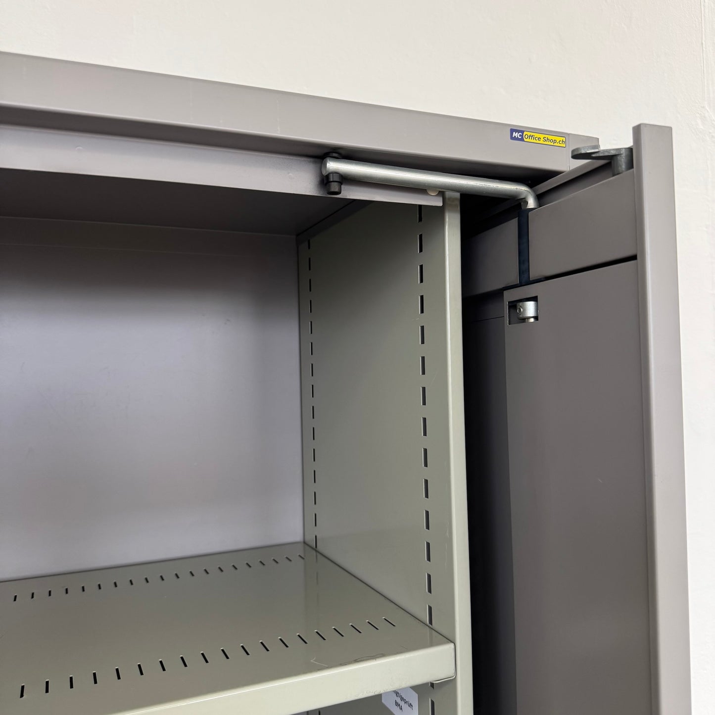 Lista Storage Flügeltür-Aktenschrank Detailfoto Ecke oben