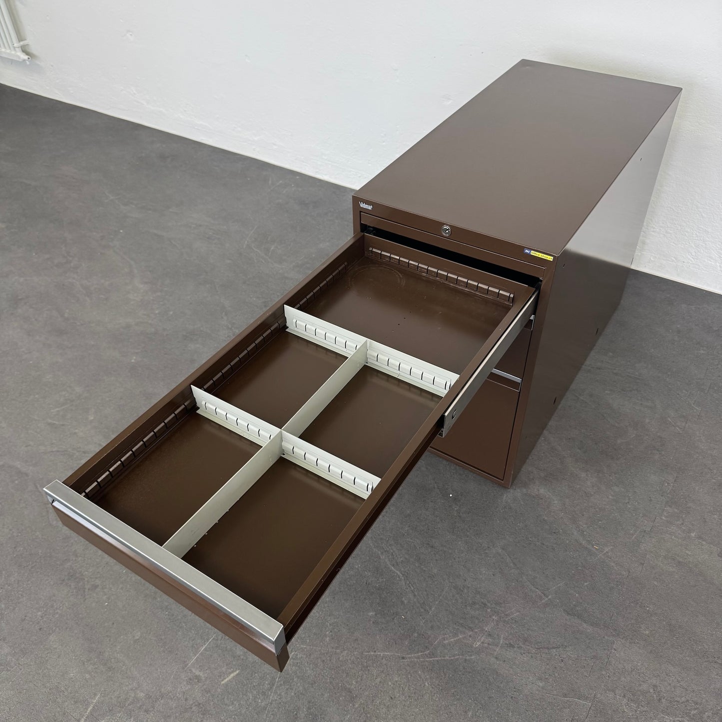 Vidmar Basic Unterstell-Korpus mit oberer Schublade offen