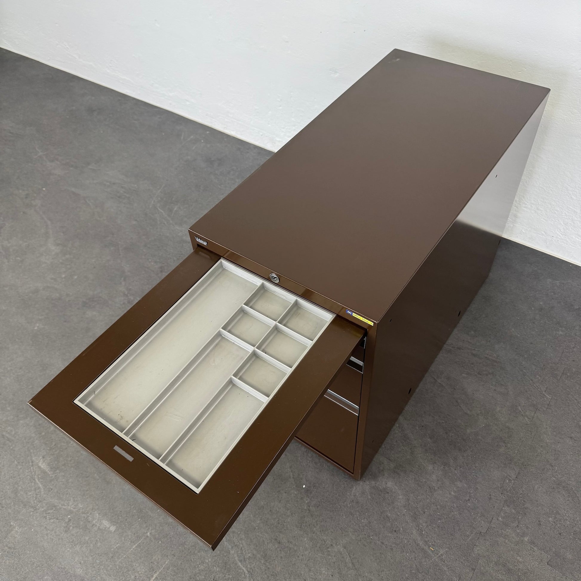 Vidmar Basic Unterstell-Korpus mit Materialschublade offen