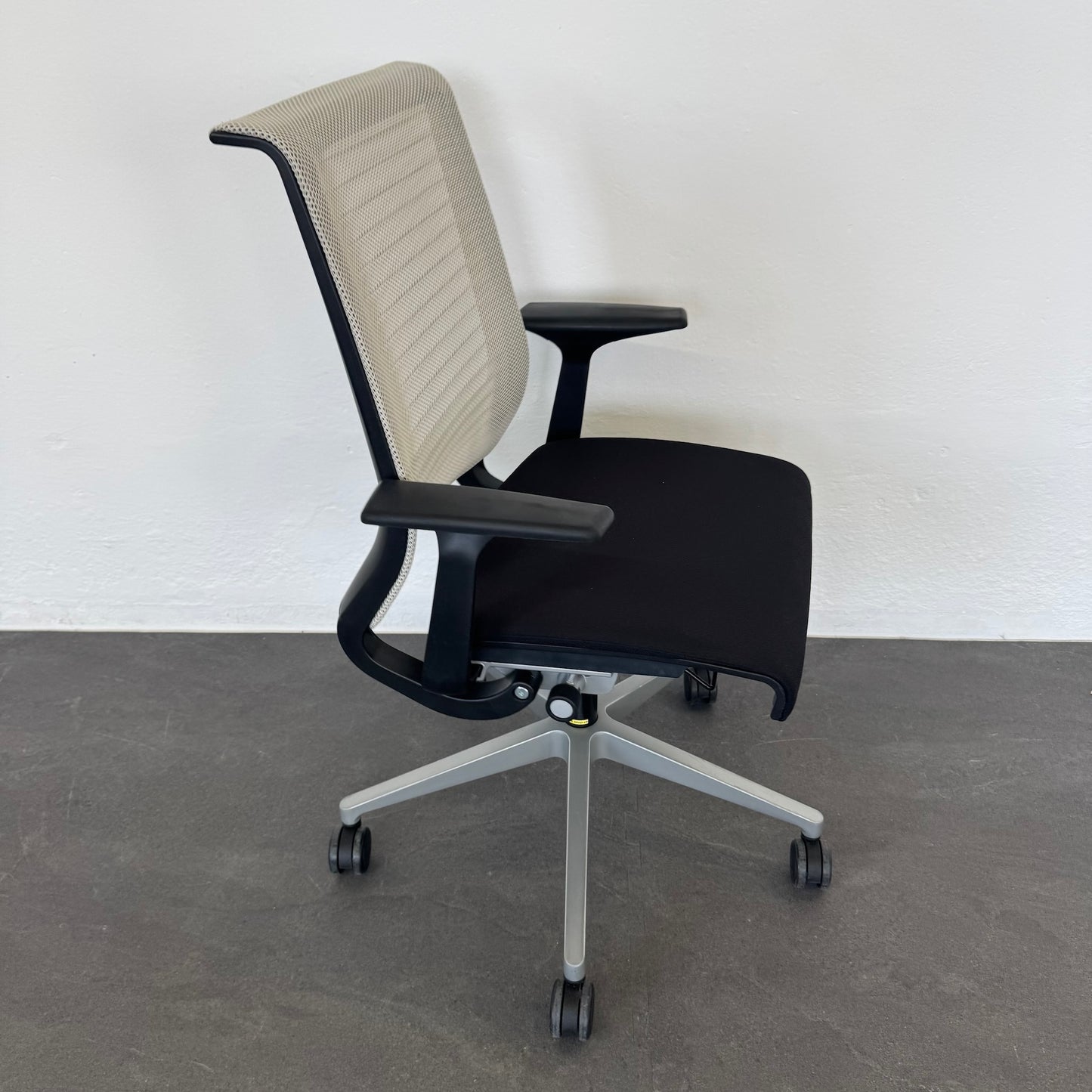 Steelcase Think Bürodrehstuhl Gestell silbergrau