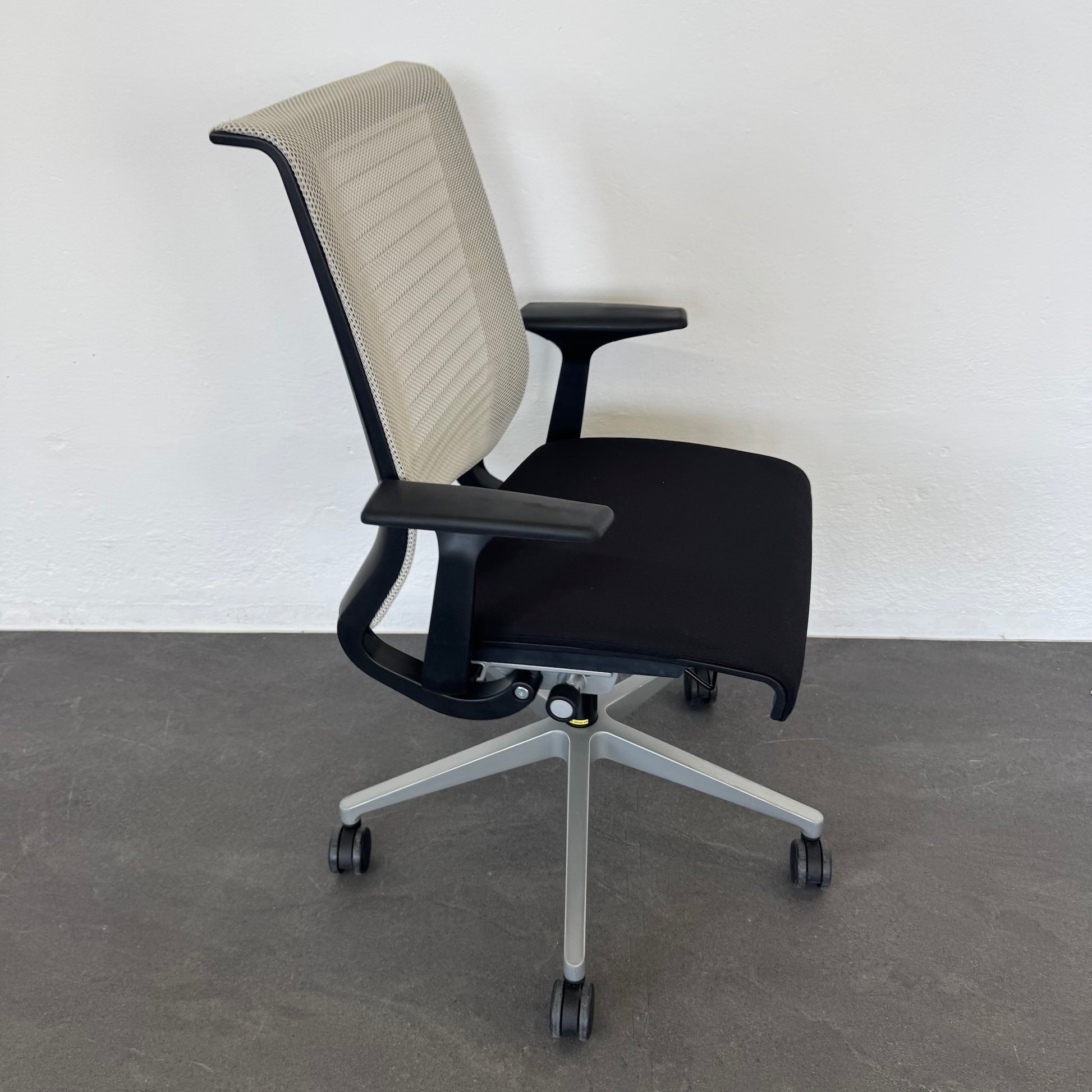 Steelcase Think Bürodrehstuhl Gestell silbergrau