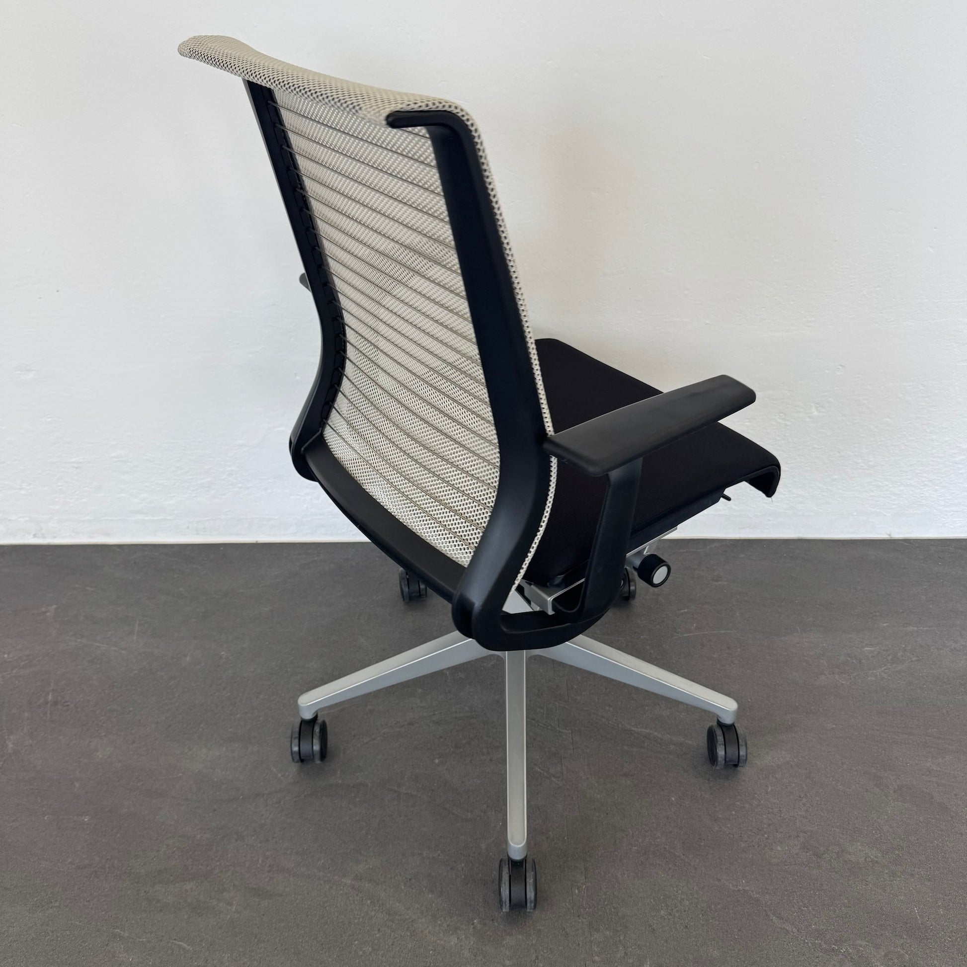 Steelcase Think Bürodrehstuhl mit Rückenlehne