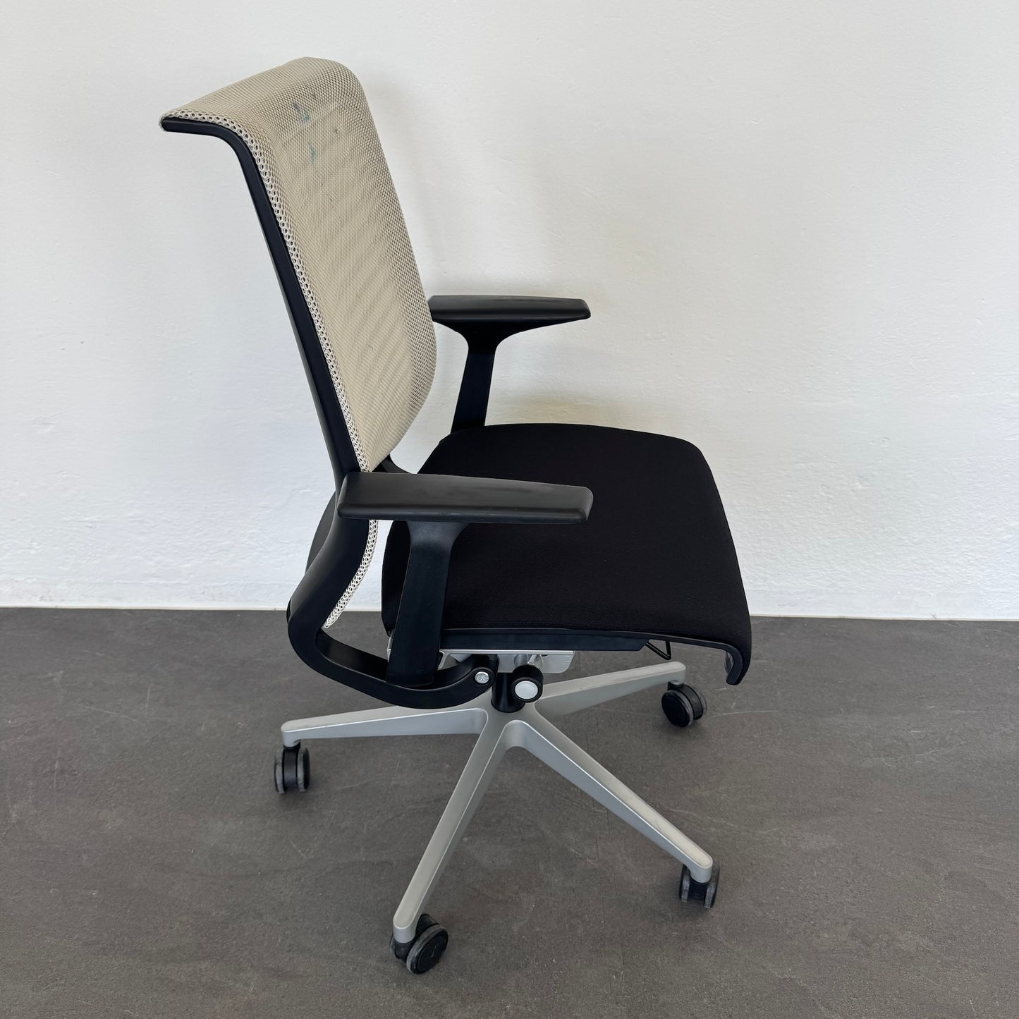 Steelcase Think Bürodrehstuhl Gestell silbergrau