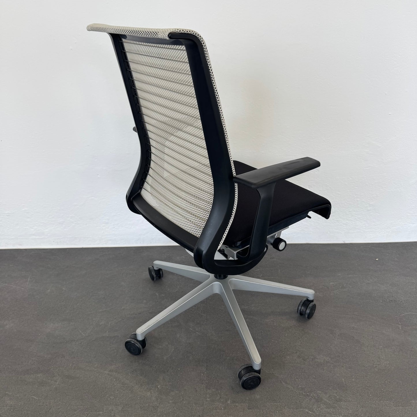 Steelcase Think Bürodrehstuhl mit Rückenlehne