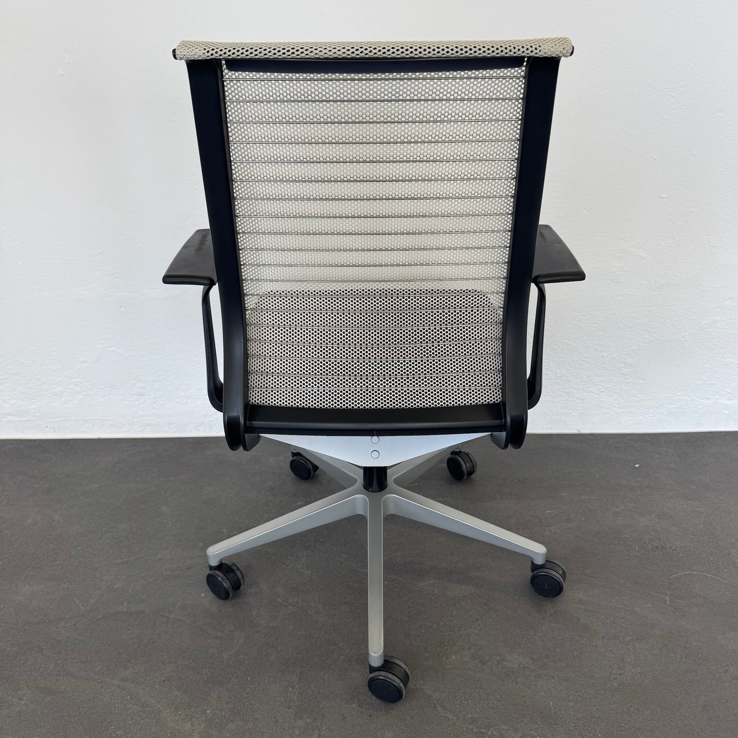 Steelcase Think Bürodrehstuhl mit Netzrücken