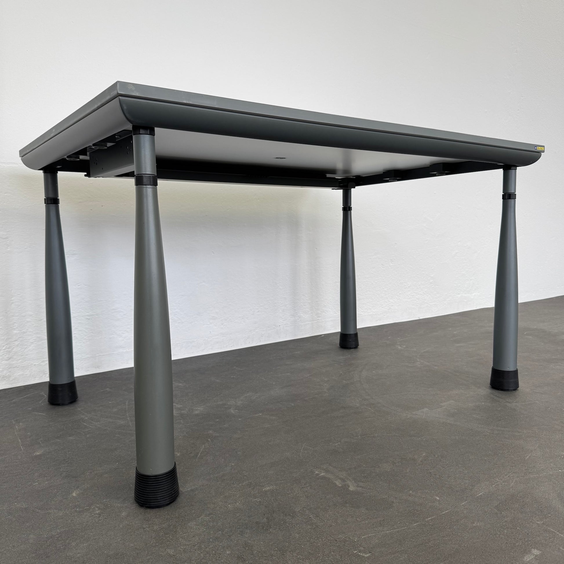 Lista Office LO Solution Schreibtisch mit anthrazitem Gestell