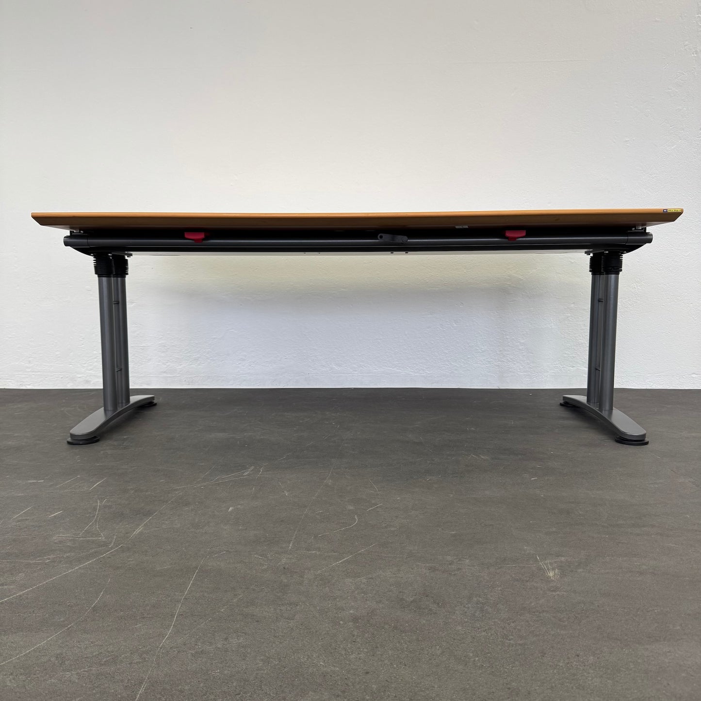 Ergodata System Desk Schreibtisch mit anthrazitem Tischgestell