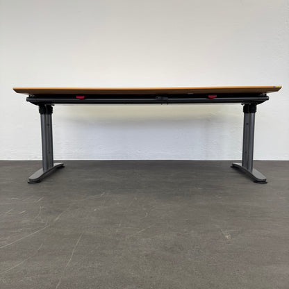 Ergodata System Desk Schreibtisch mit anthrazitem Tischgestell