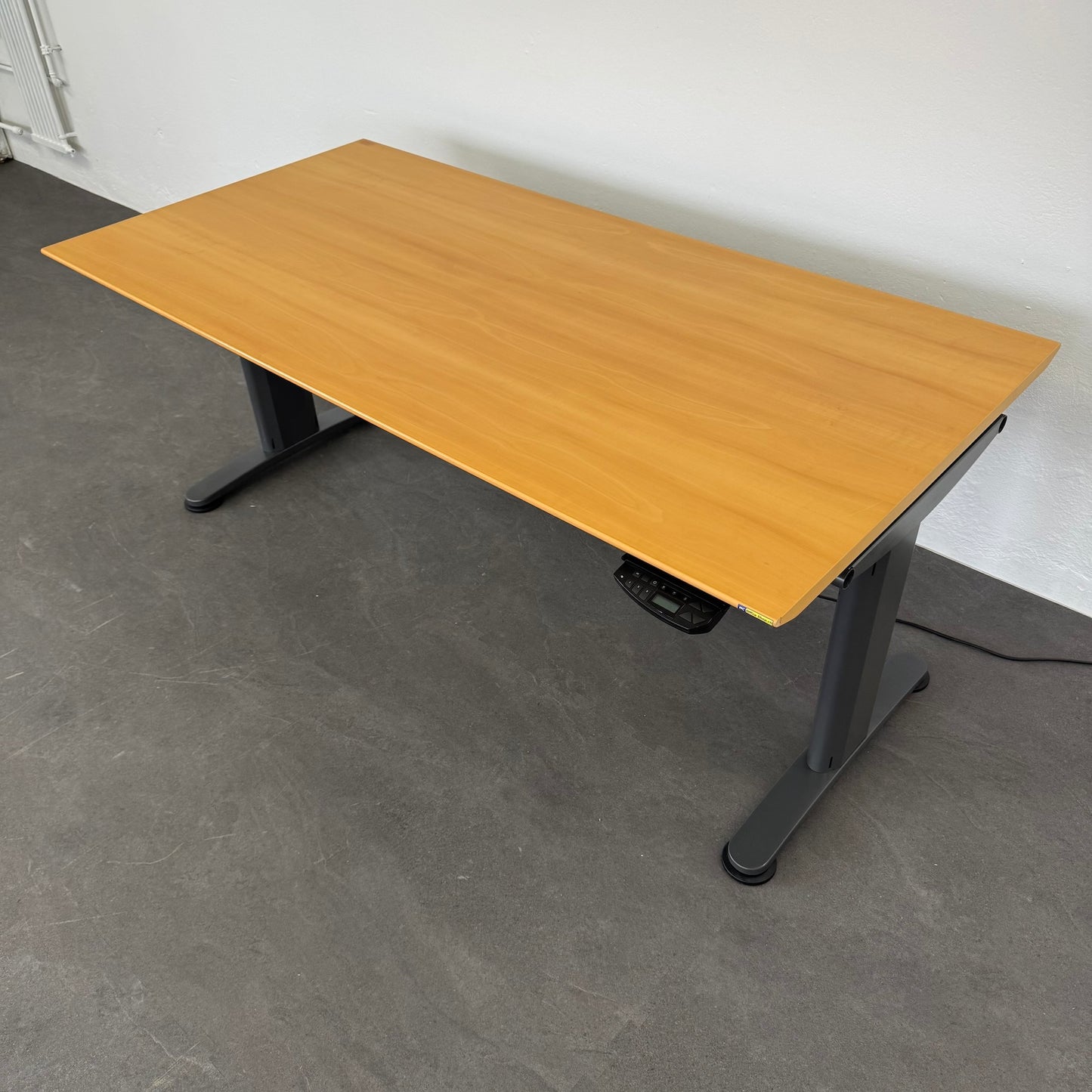 Ergodata System Desk Sitz-Steh Schreibtisch seitliche Ansicht