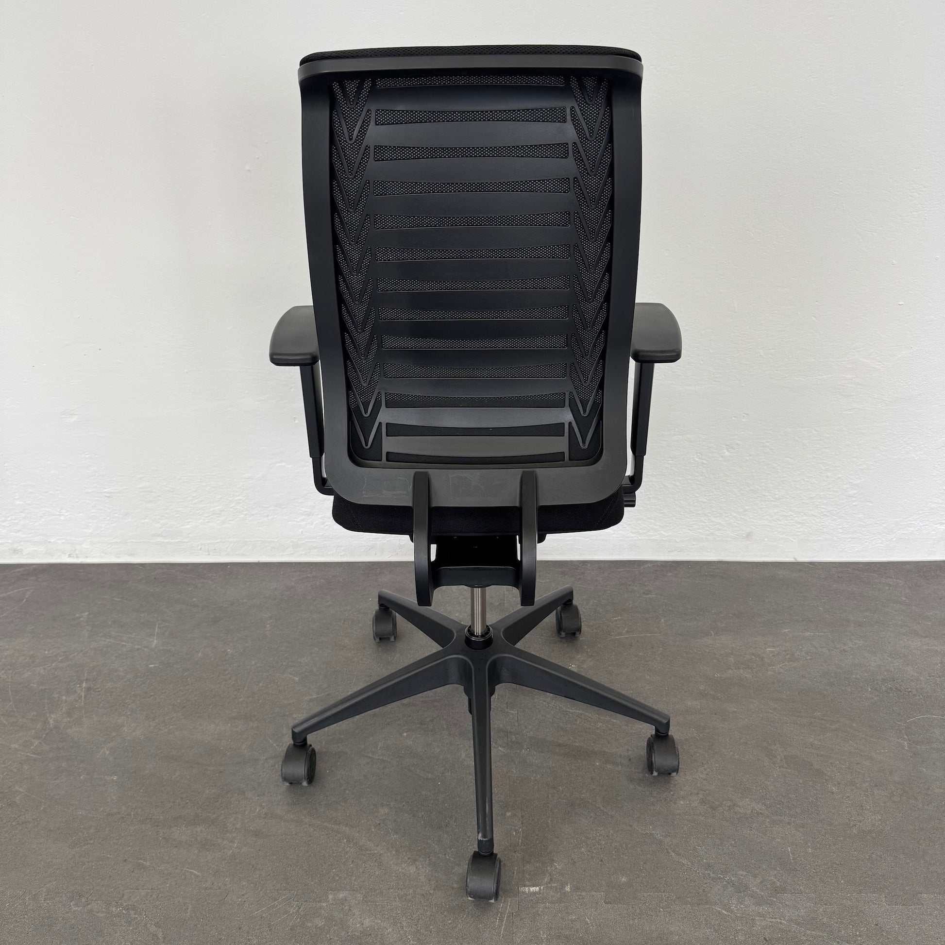 Girsberger Reflex Bürodrehstuhl Ansicht von hinten