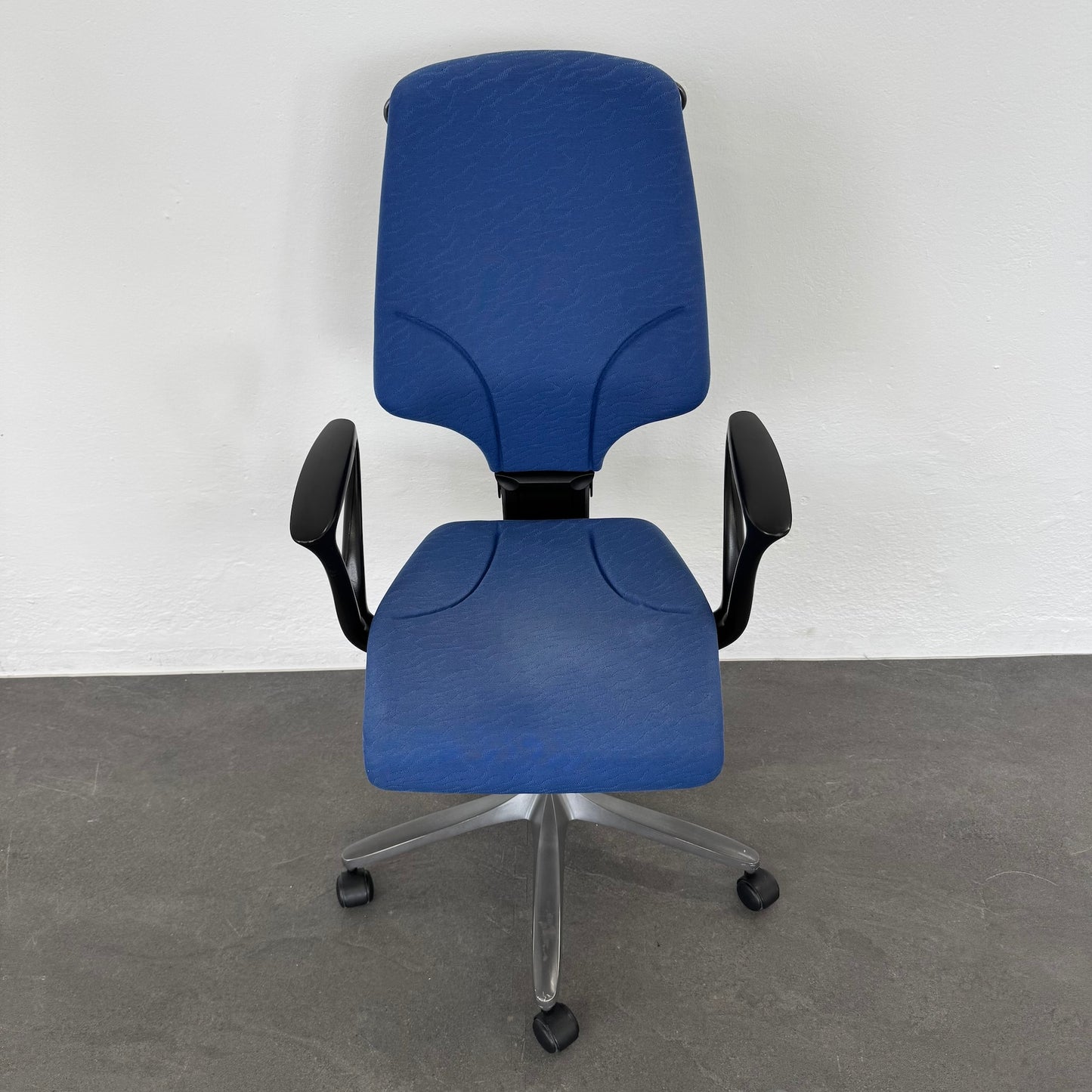 Giroflex G64 Bürodrehstuhl Stoffbezug Blau gemustert