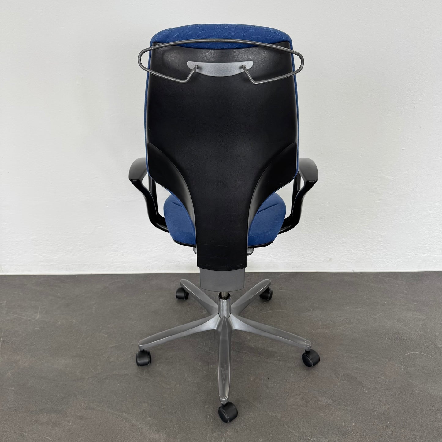 Giroflex G64 Bürodrehstuhl mit Synchronmechanik