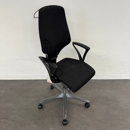 Giroflex G64 Bürodrehstuhl mit Armlehnen und Kleiderbügel