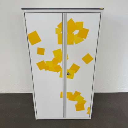 Lista Office Storage Flügeltür-Aktenschrank Metall Weiss mit gelben Klebern - 6038605
