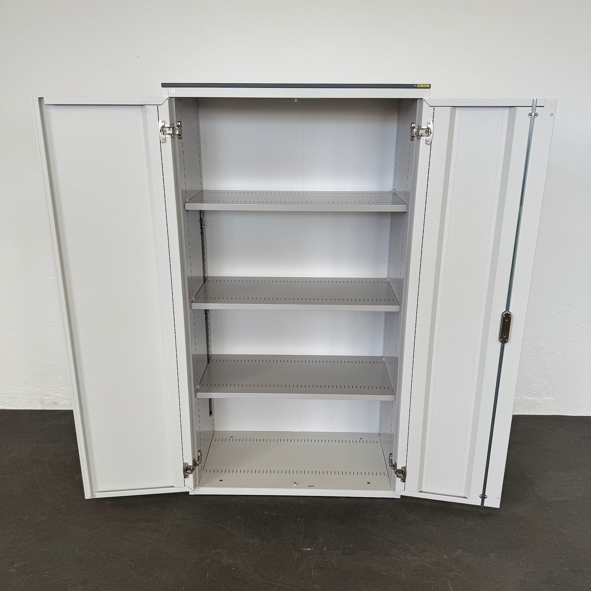 Lista Office Storage Flügeltür-Aktenschrank für 4 Ordner-Reihen
