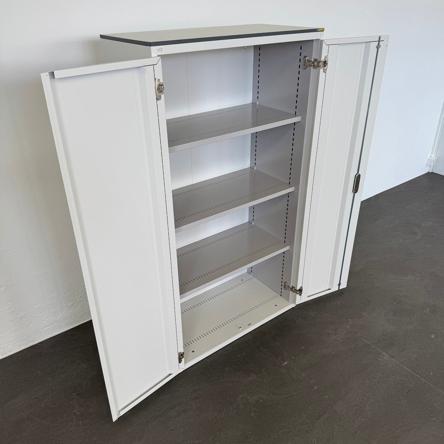 Lista Office Storage Flügeltür-Aktenschrank mit 3 Fachböden